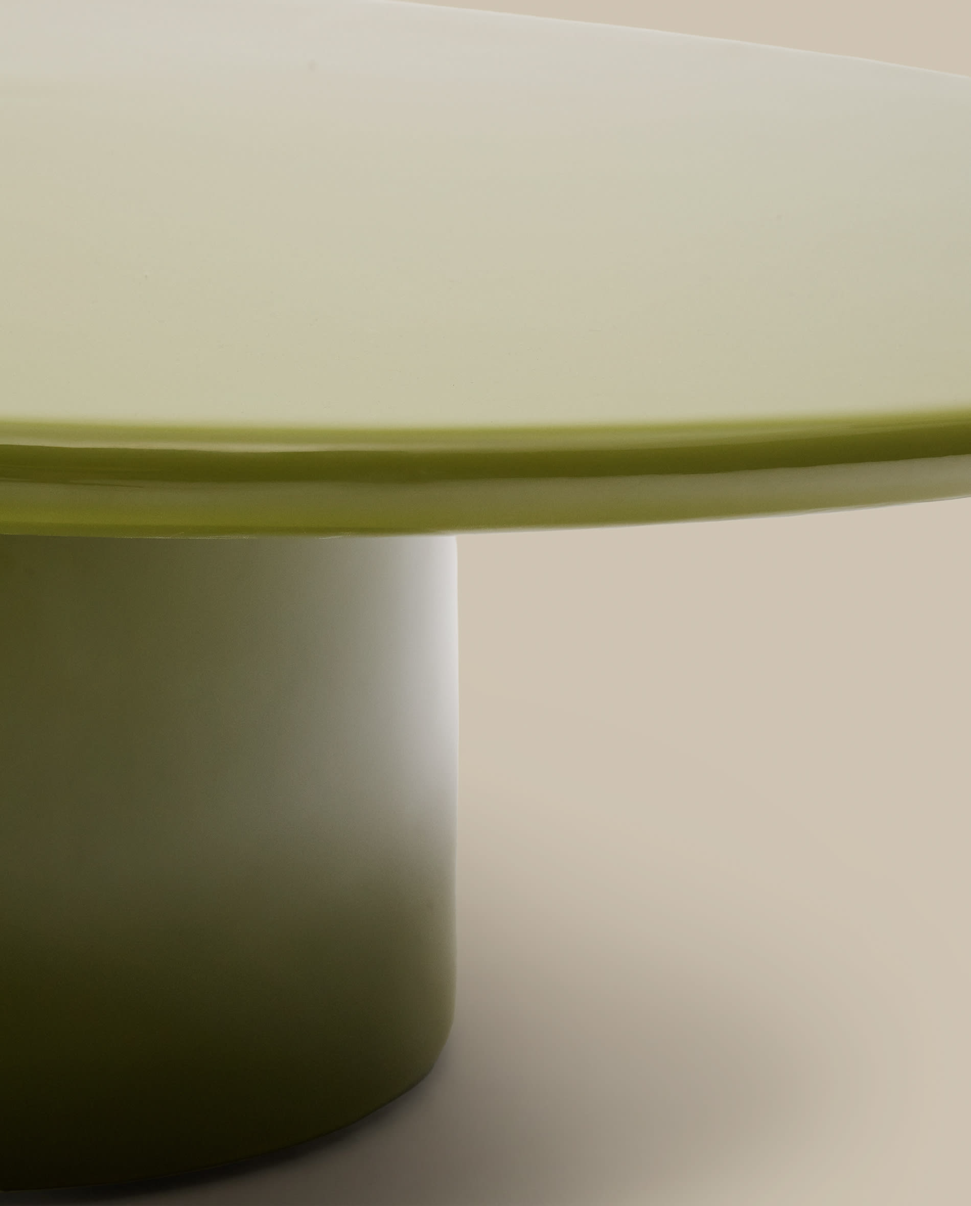 Albanella coffee table in cement with glossy green finish Ø110cm