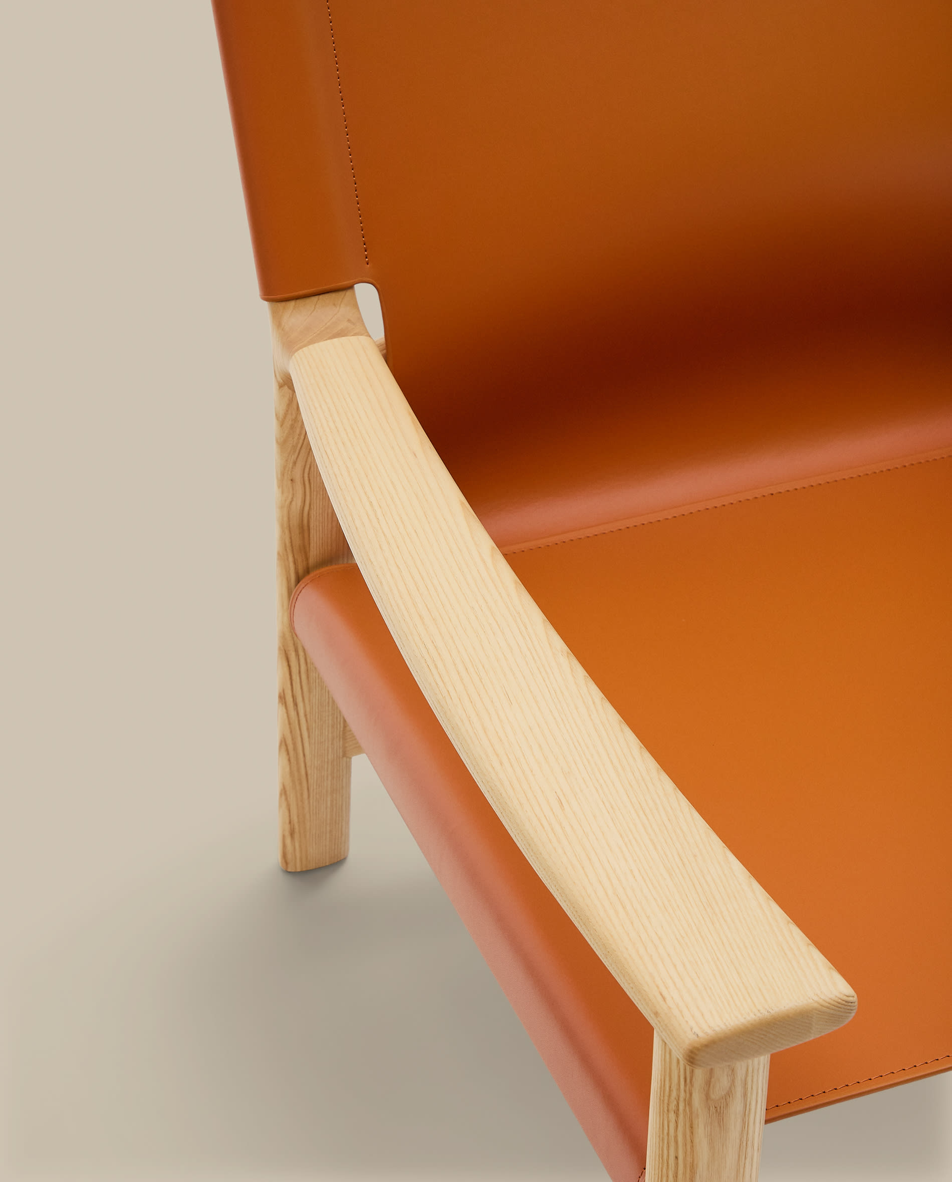 Jan armchair made of light brown recycled leather fibres and FSC 100% solid ash wood with natural tone finish