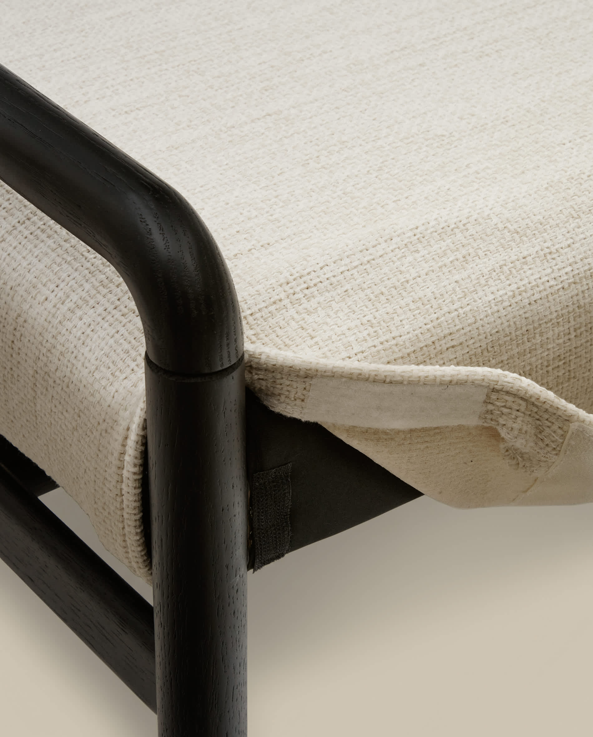 Macaret bench with removable cover solid oak wood with black finish 120 cm FSC Mix Credit