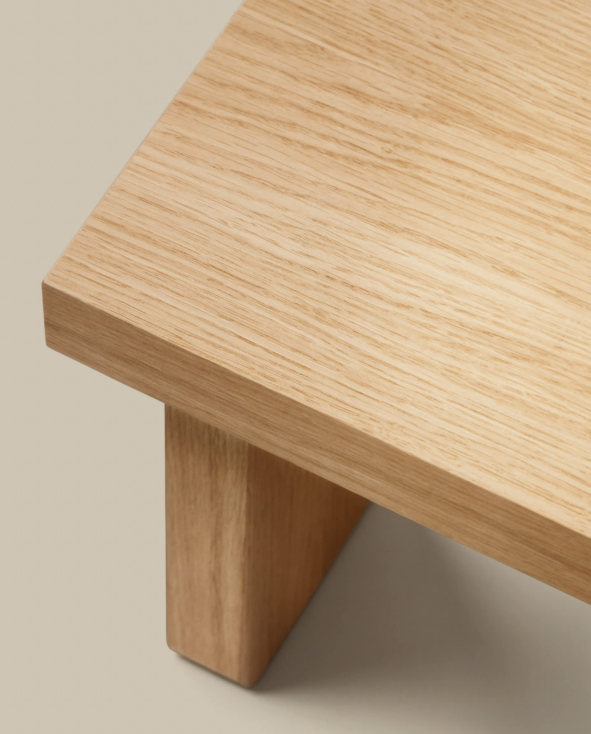 Oaq coffee table in oak wood veneer with natural finish, 89 x 62 cm FSC Mix Credit