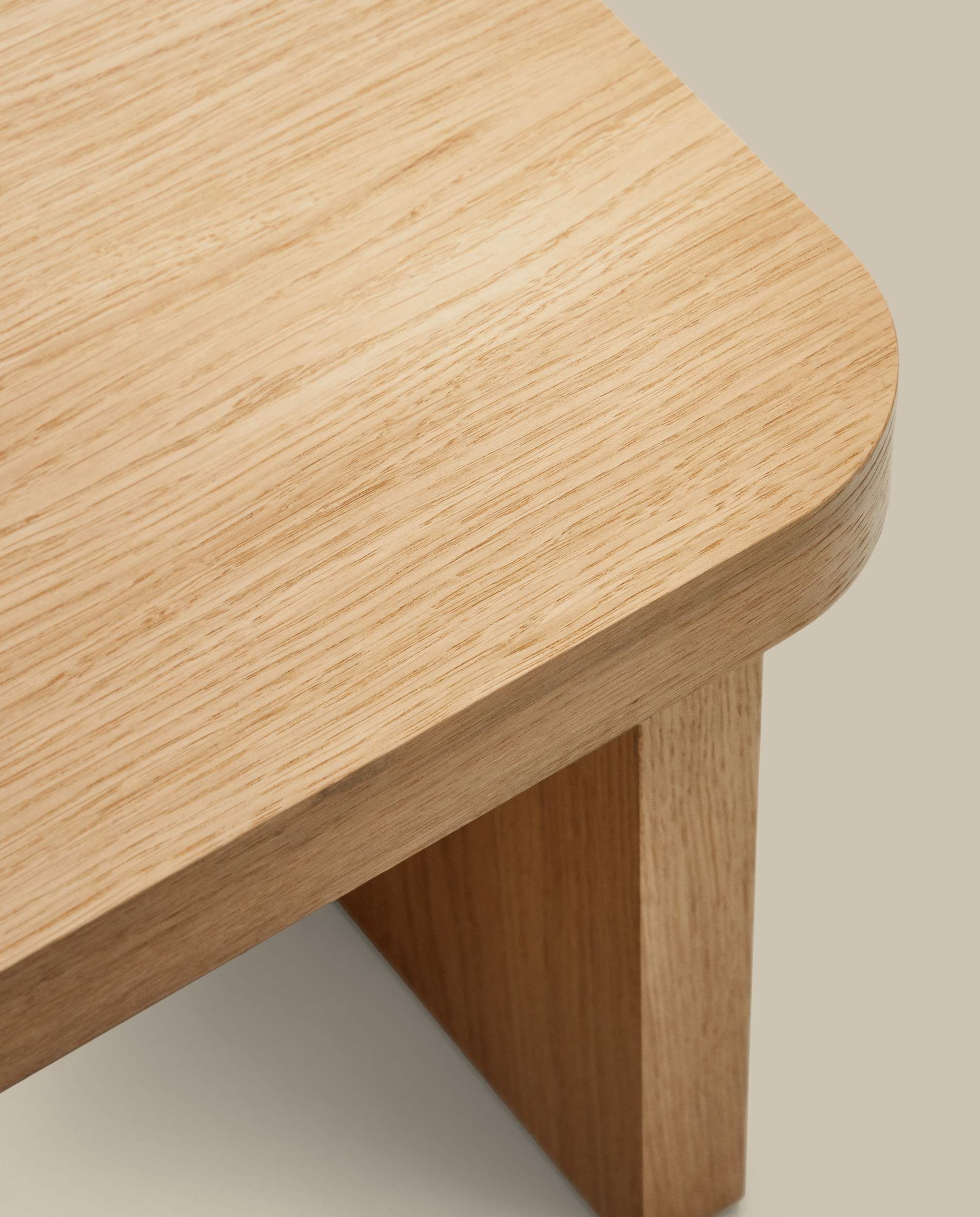 Oaq coffee table in oak wood veneer with natural finish, 89 x 62 cm FSC Mix Credit