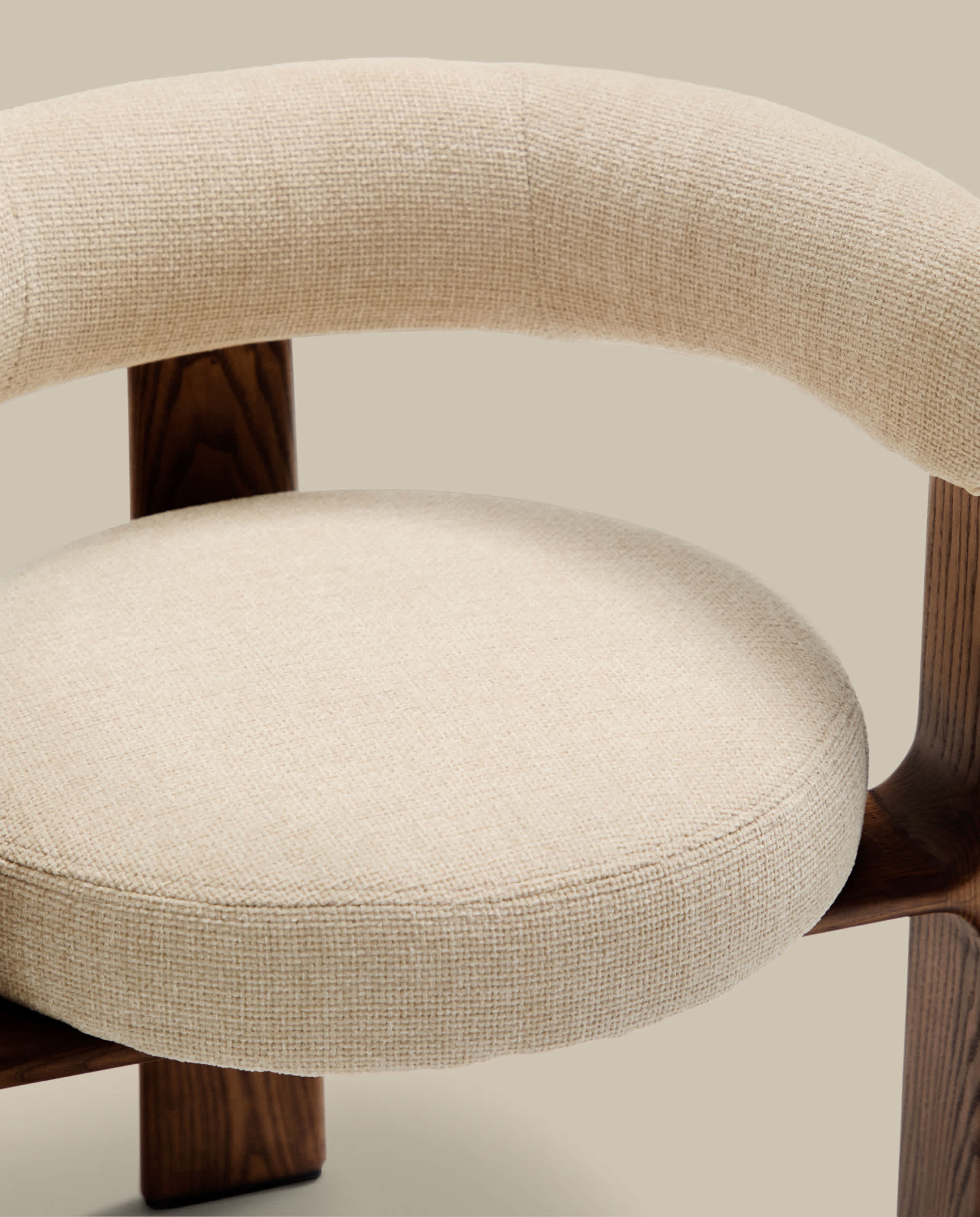 Granite 3-legged chair in beige chenille and with solid ash wood in a walnut finish FSC 100%