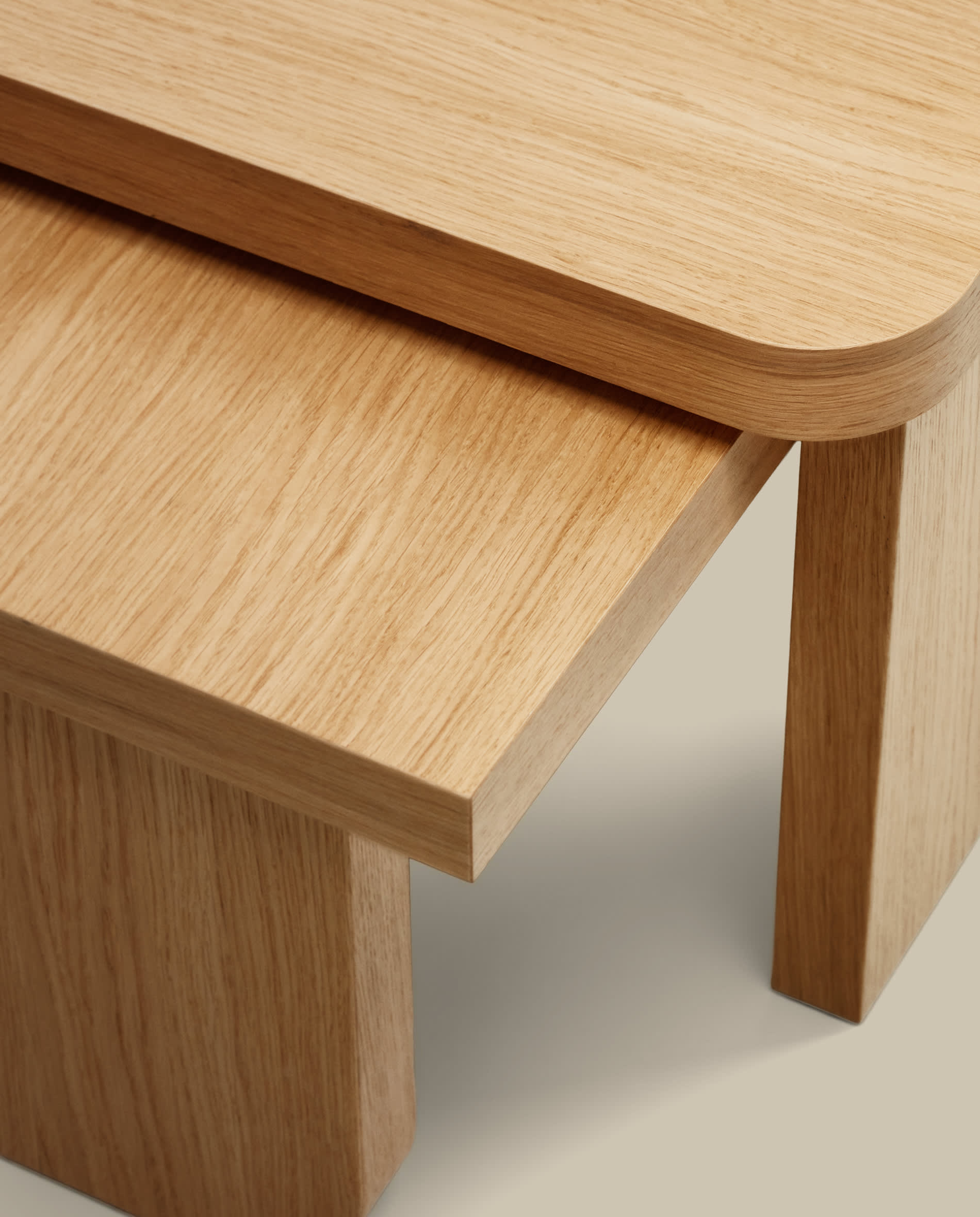 Oaq set of 2 coffee tables in oak wood veneer with natural finish FSC Mix Credit