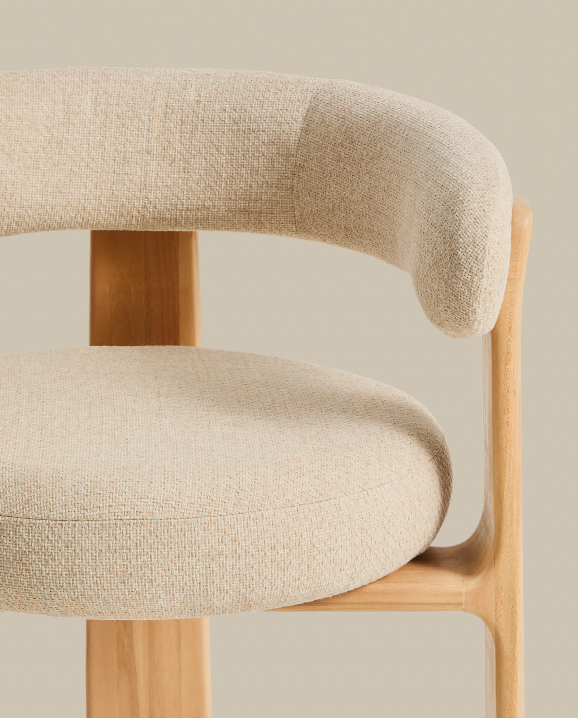 Granite 3-leg beige outdoor chair with FSC 100% solid teak wood legs in a natural finish