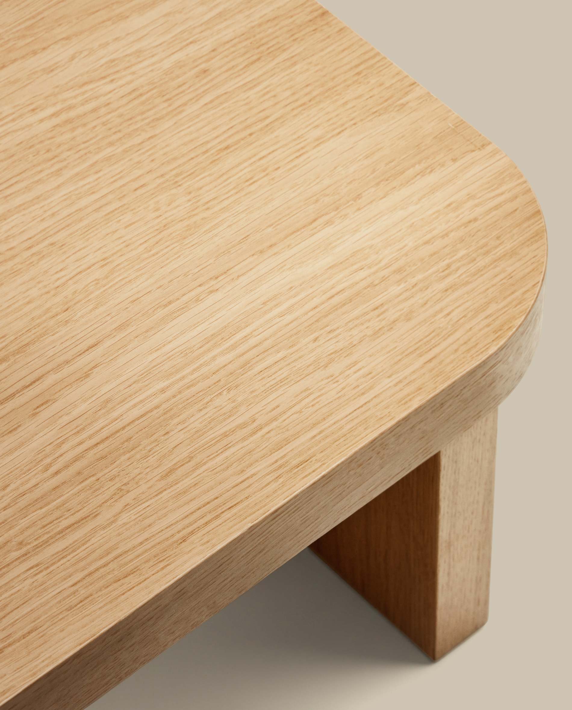 Oaq coffee table in oak wood veneer with natural finish, 140 x 75 cm FSC Mix Credit