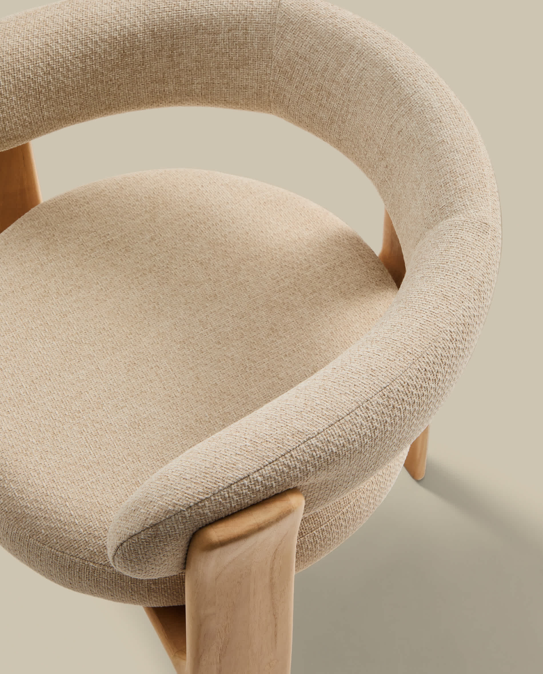 Granite 3-leg beige outdoor chair with FSC 100% solid teak wood legs in a natural finish