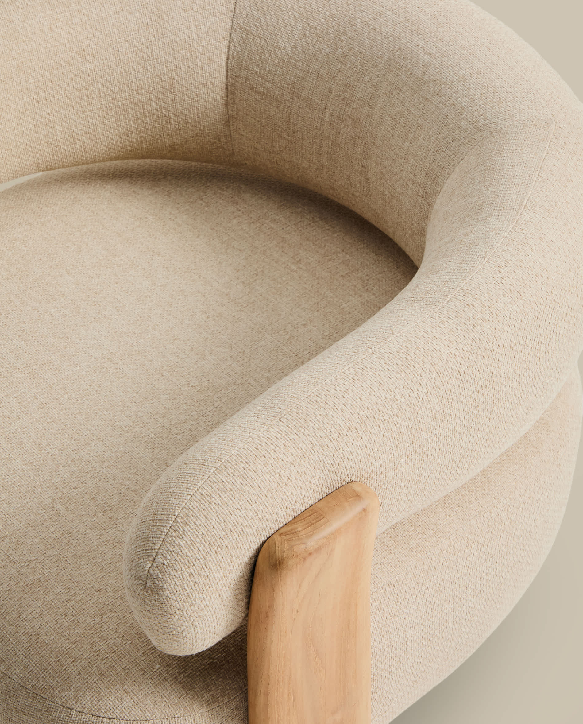 Granite outdoor armchair in beige with legs in FSC 100% solid teak wood in a natural finish