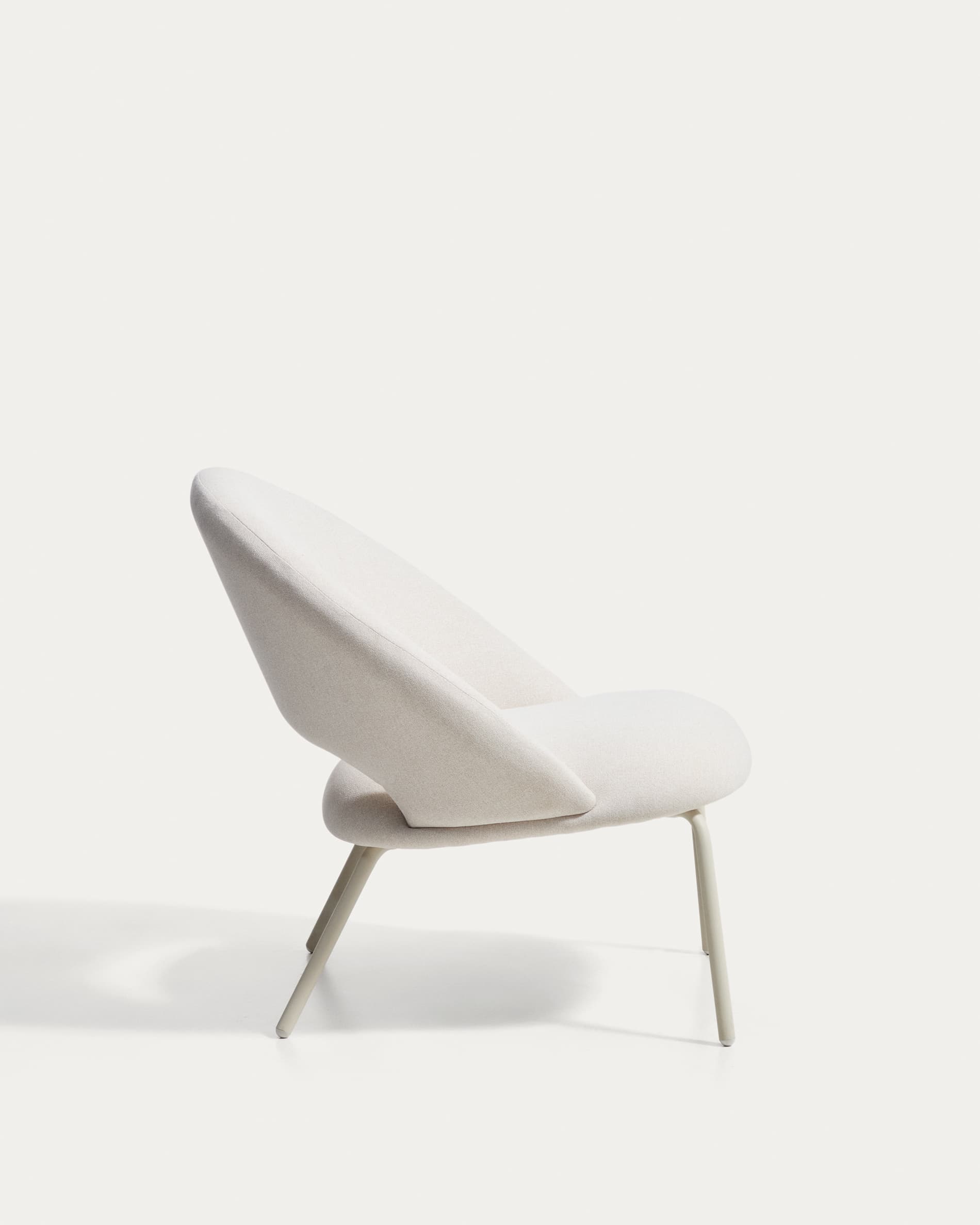 Bonali armchair in beige chenille with beige metal legs FSC Mix Credit