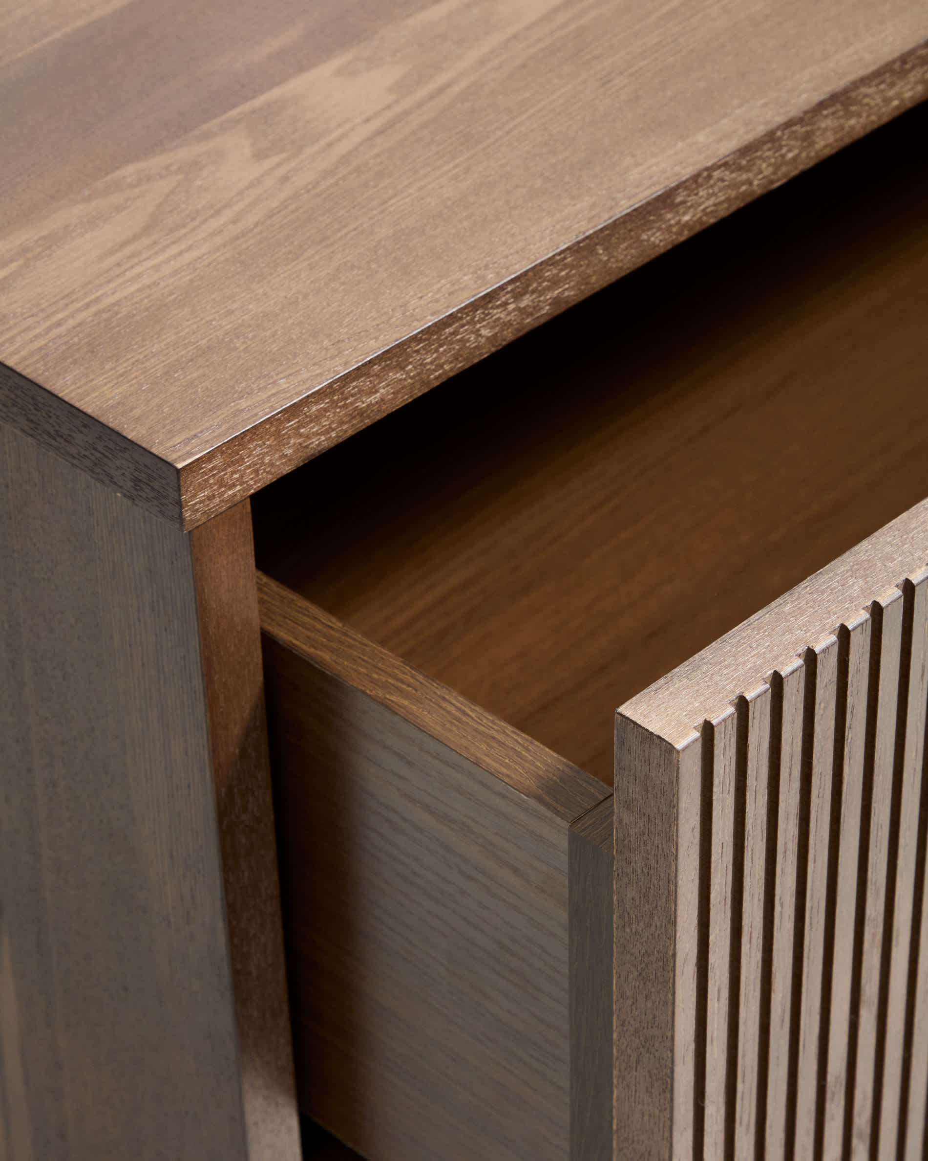 Helvine chest of drawers with 3 drawers in ash veneer with walnut finish 90 x 78cm FSC 100%