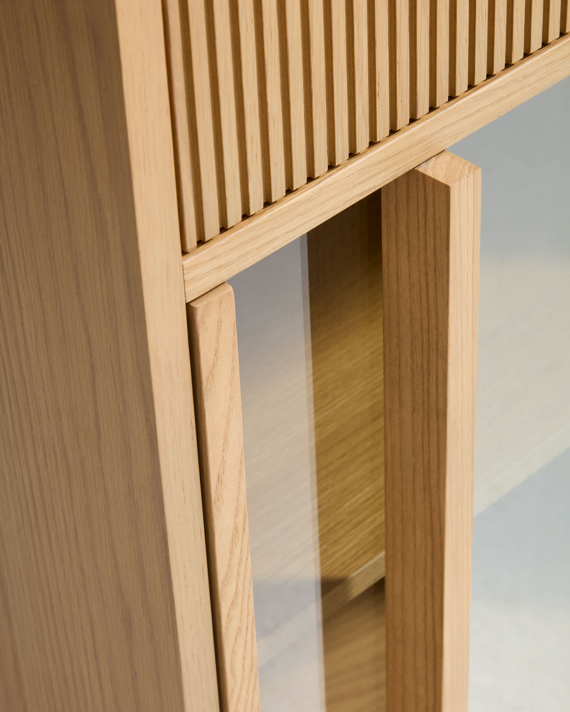 Helvine 5-door, 5-drawer sideboard in oak veneer and tempered glass 242x80cm FSC 100%