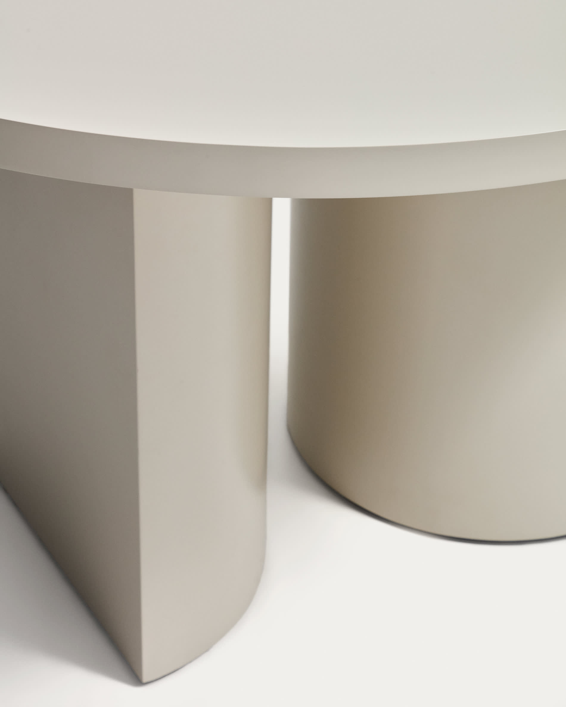 Nealy round table in lacquered MDF in an ecru finish, Ø 120 cm
