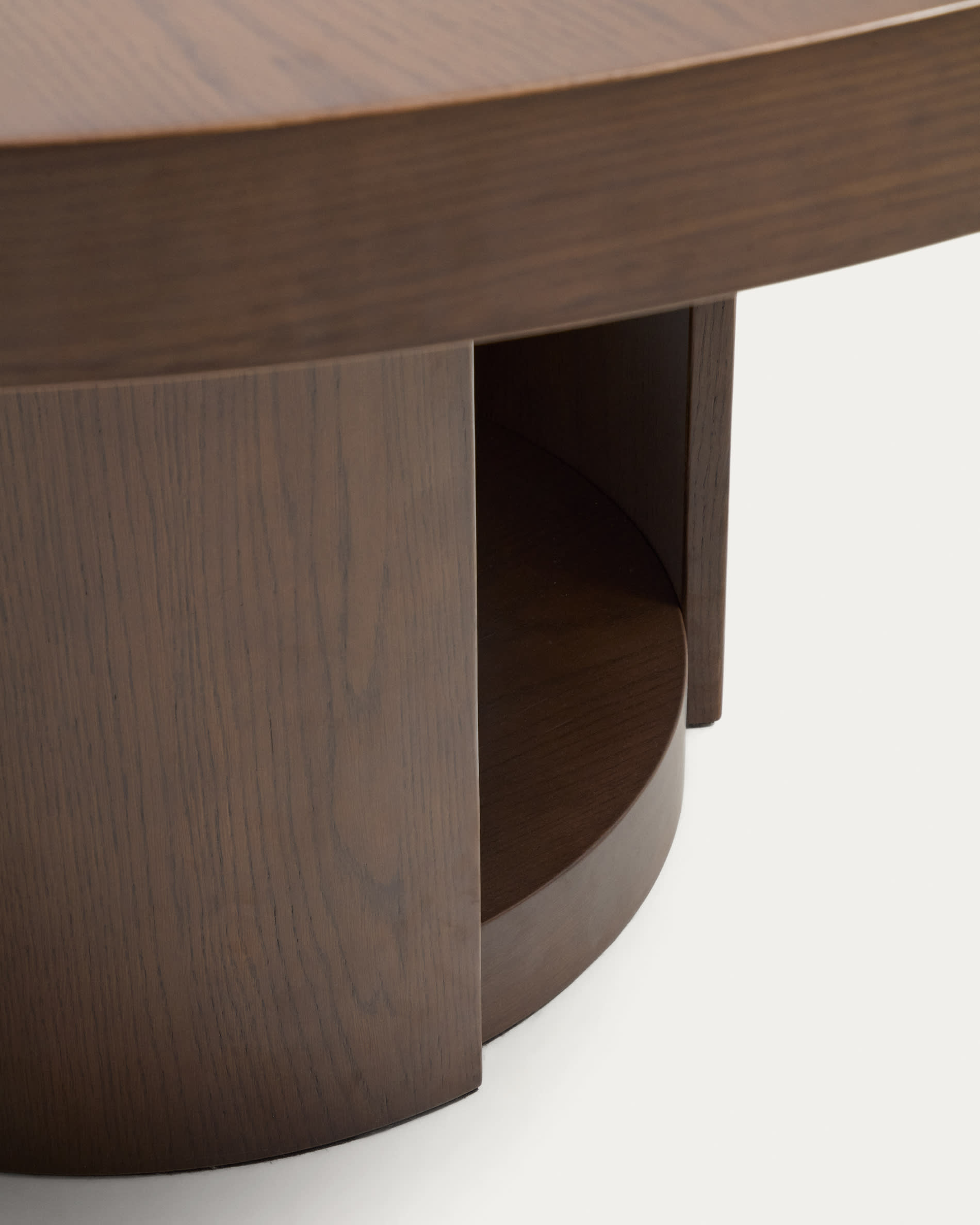 Artis extendable round table in solid wood and oak veneer with a walnut finish, FSC 100%, 150 (200) x 80 cm
