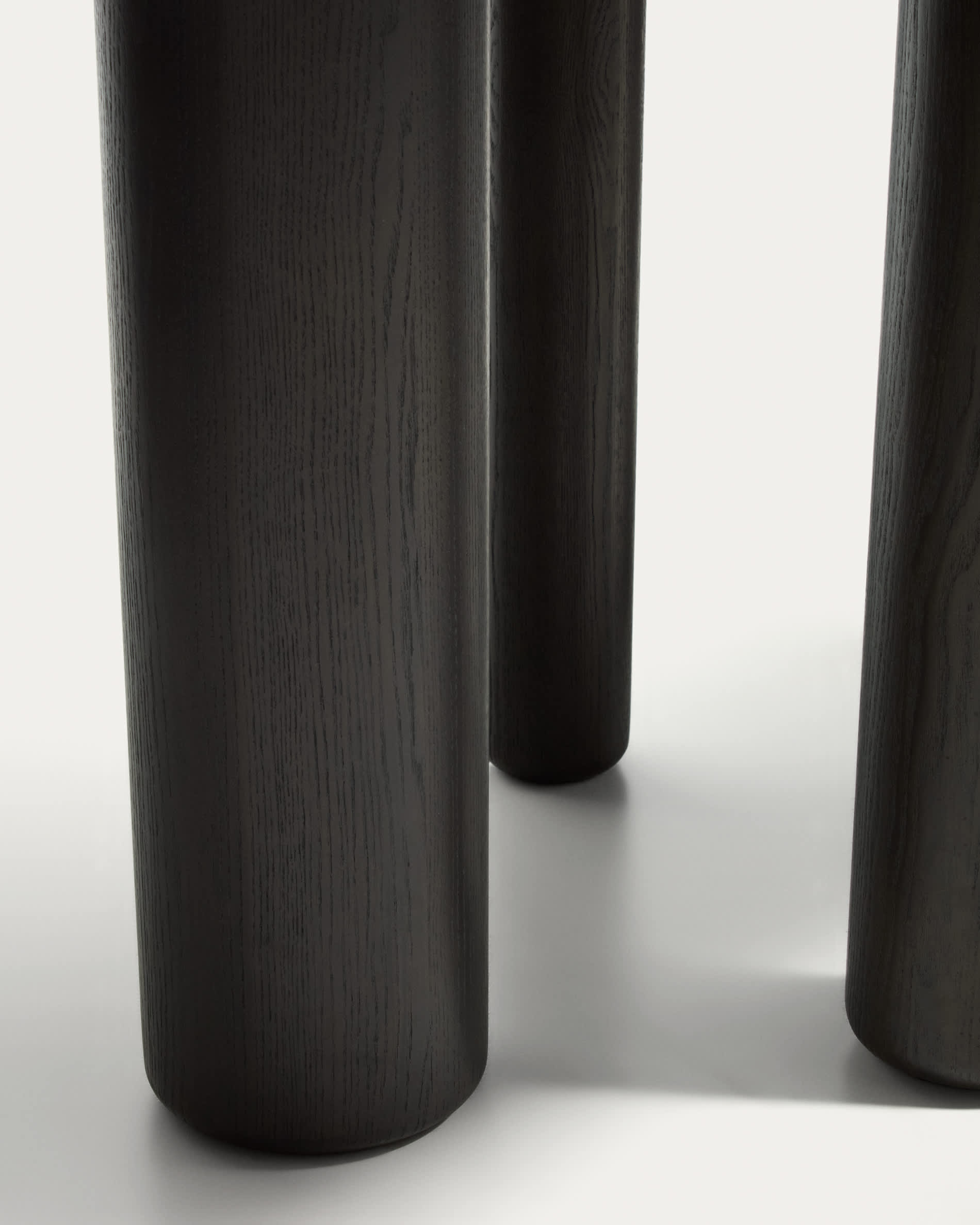 Mailen oval table in ash wood veneer with dark finish, Ø 180 x 105 cm