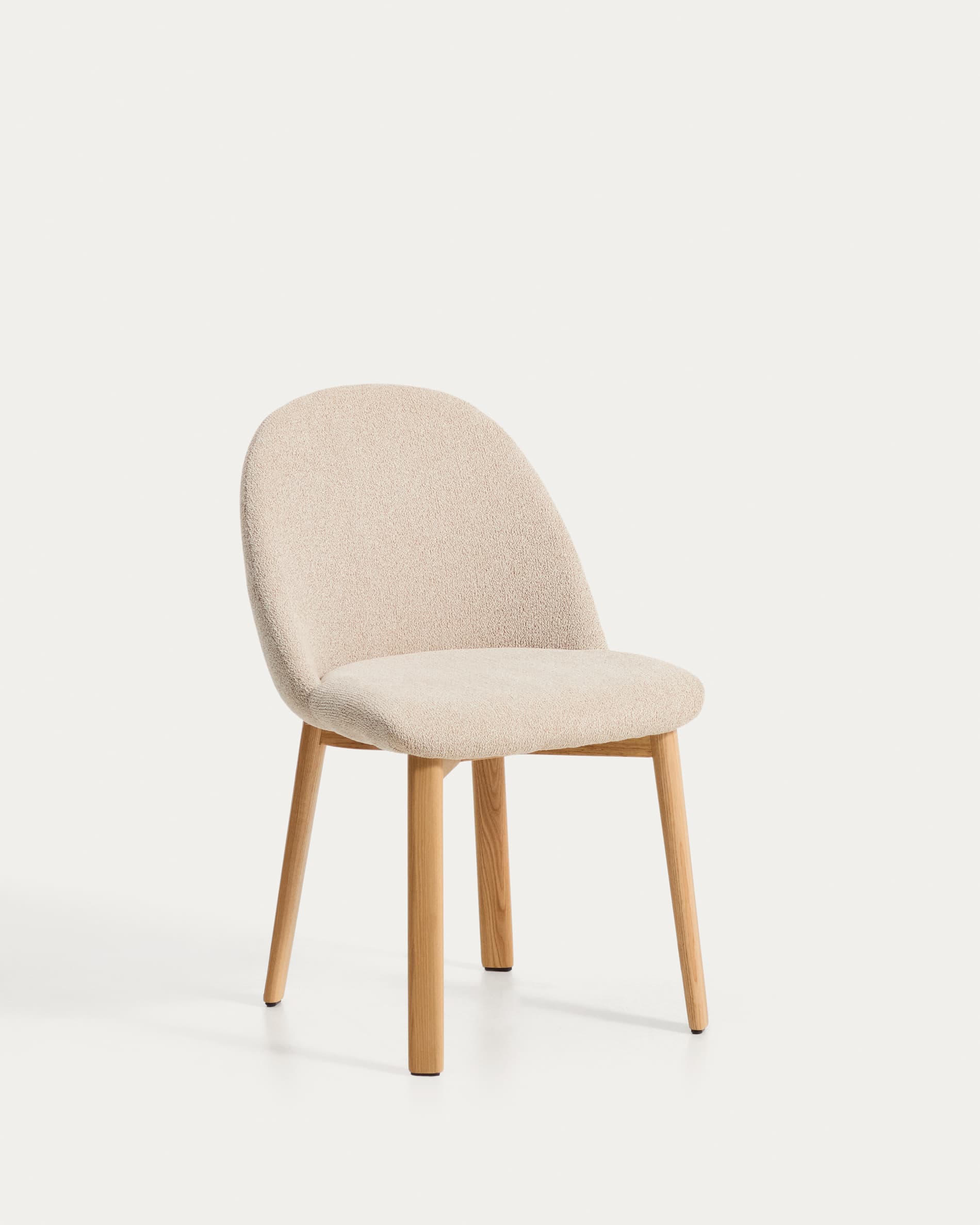 Meila chair in beige chenille with legs in solid ash wood with natural finish