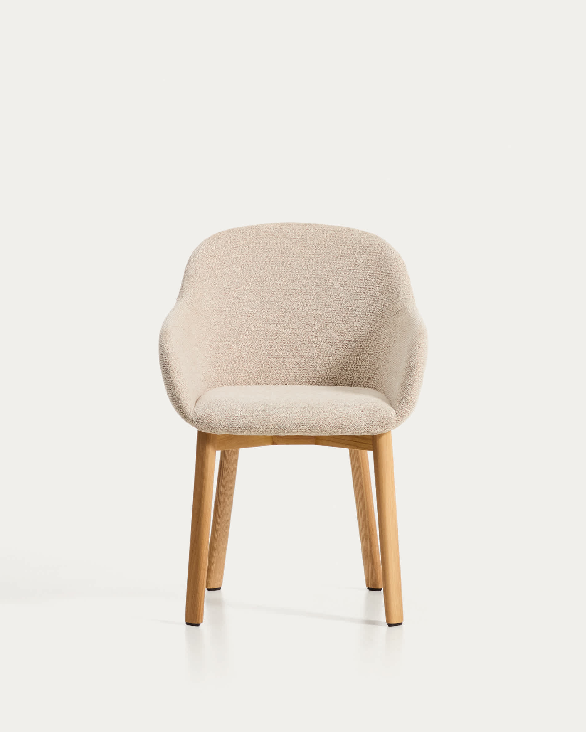 Meila chair with armrests in beige chenille with legs in solid ash wood with natural finish
