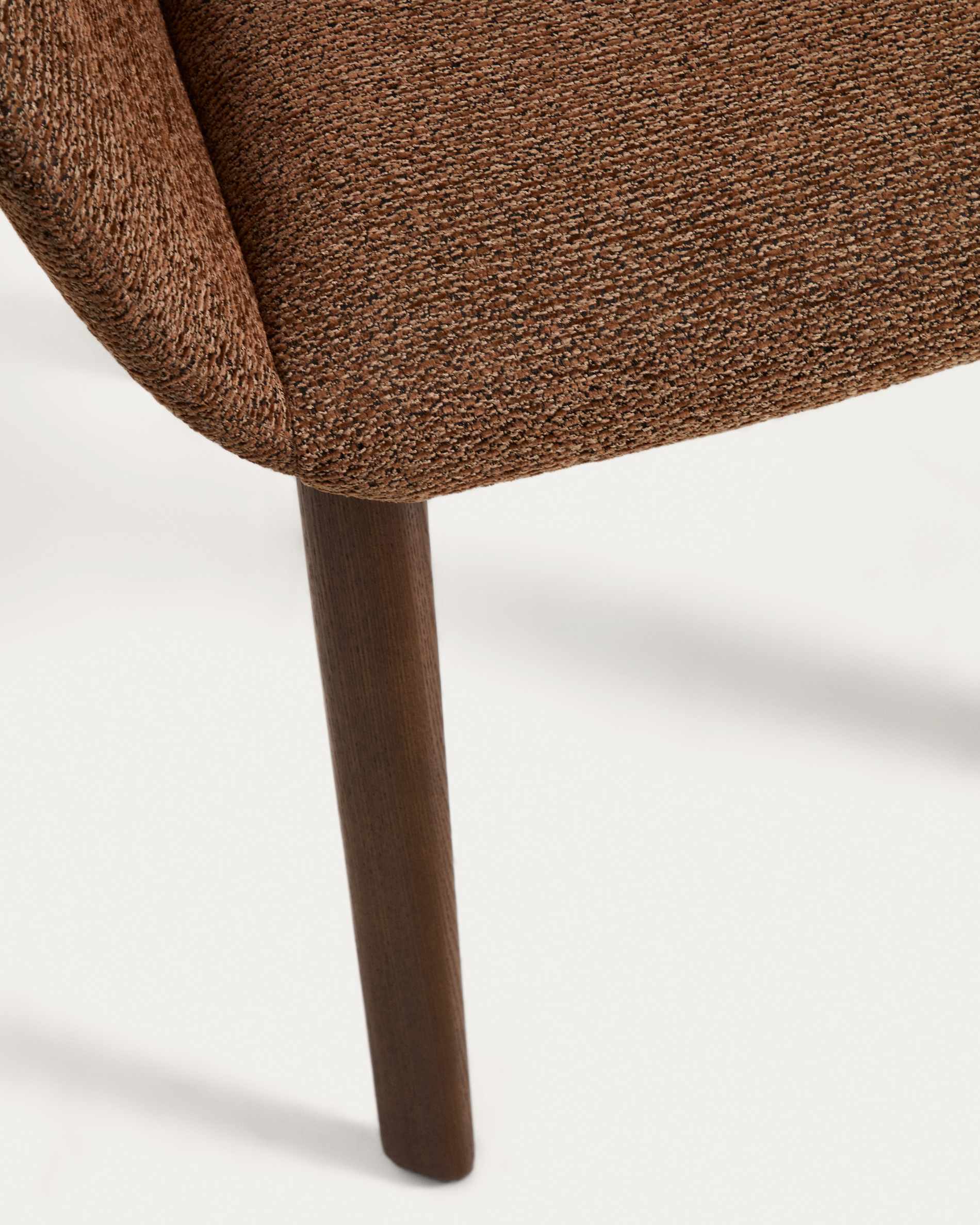 Meila chair with armrests in terracotta chenille with legs in solid ash wood with walnut finish