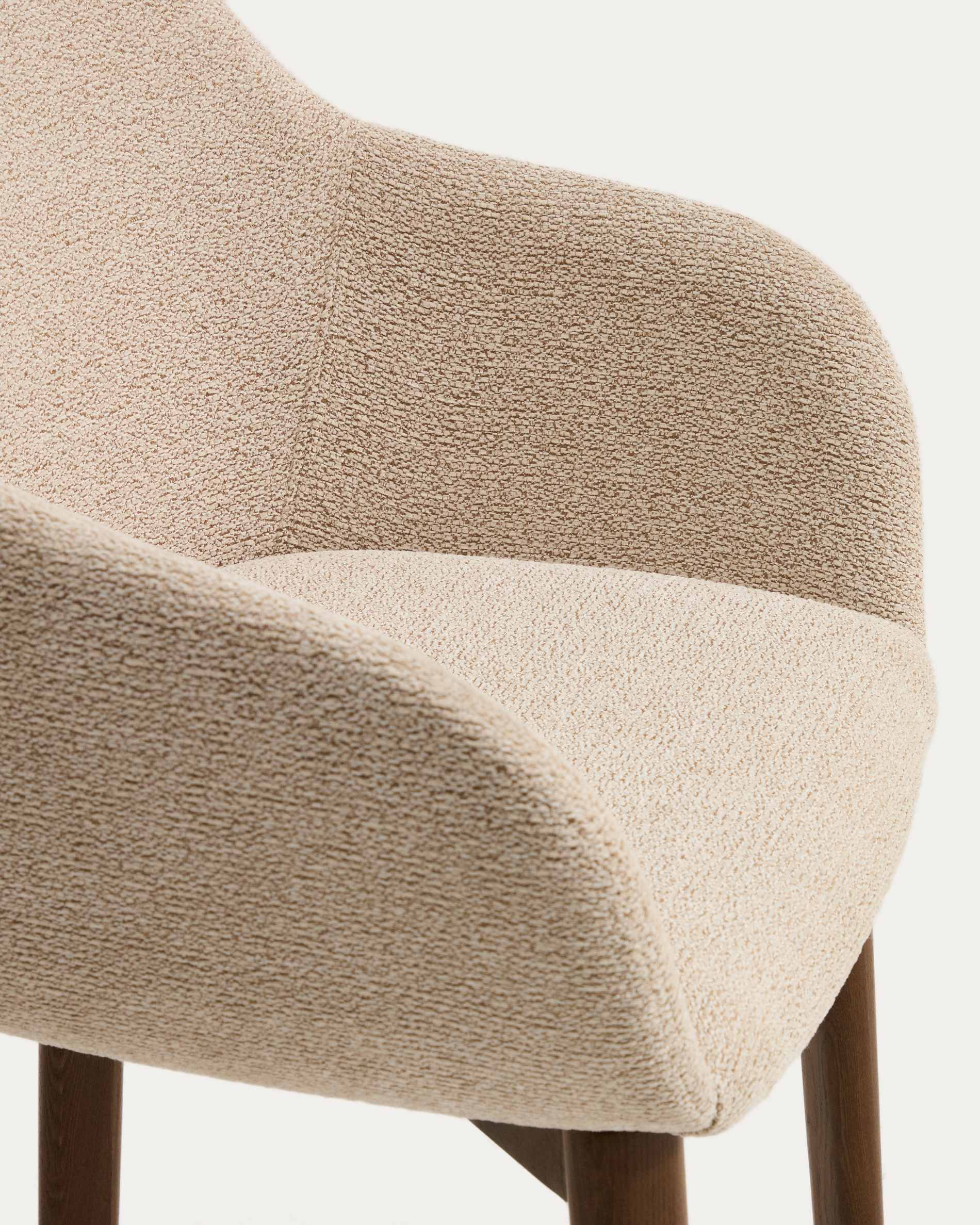 Meila chair with armrests in beige chenille with legs in solid ash wood with walnut finish