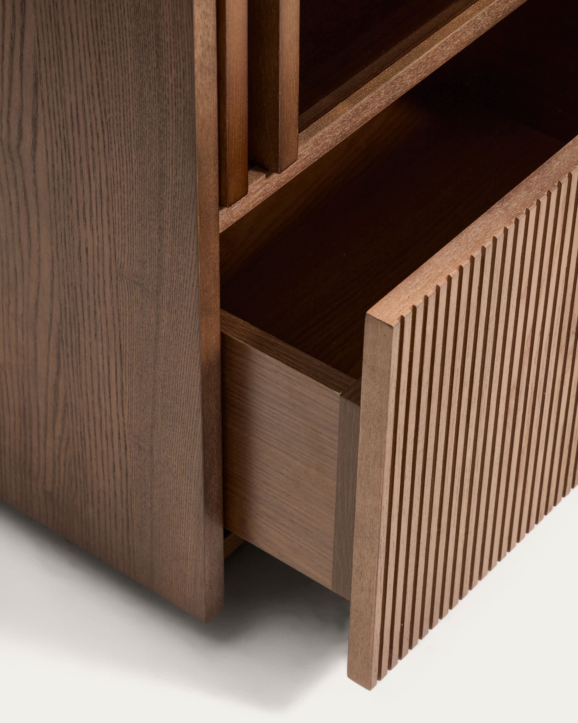 Helvine 4-door, 2-drawer display cabinet in ash veneer with walnut finish and tempered glass 100 x 174cm FSC 100%