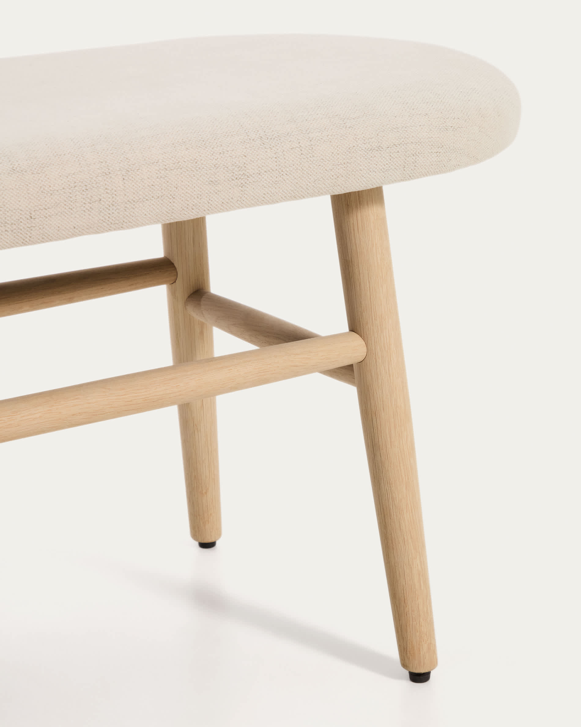 Helda bench in beige chenille and solid oak wood FSC Mix Credit 122 cm