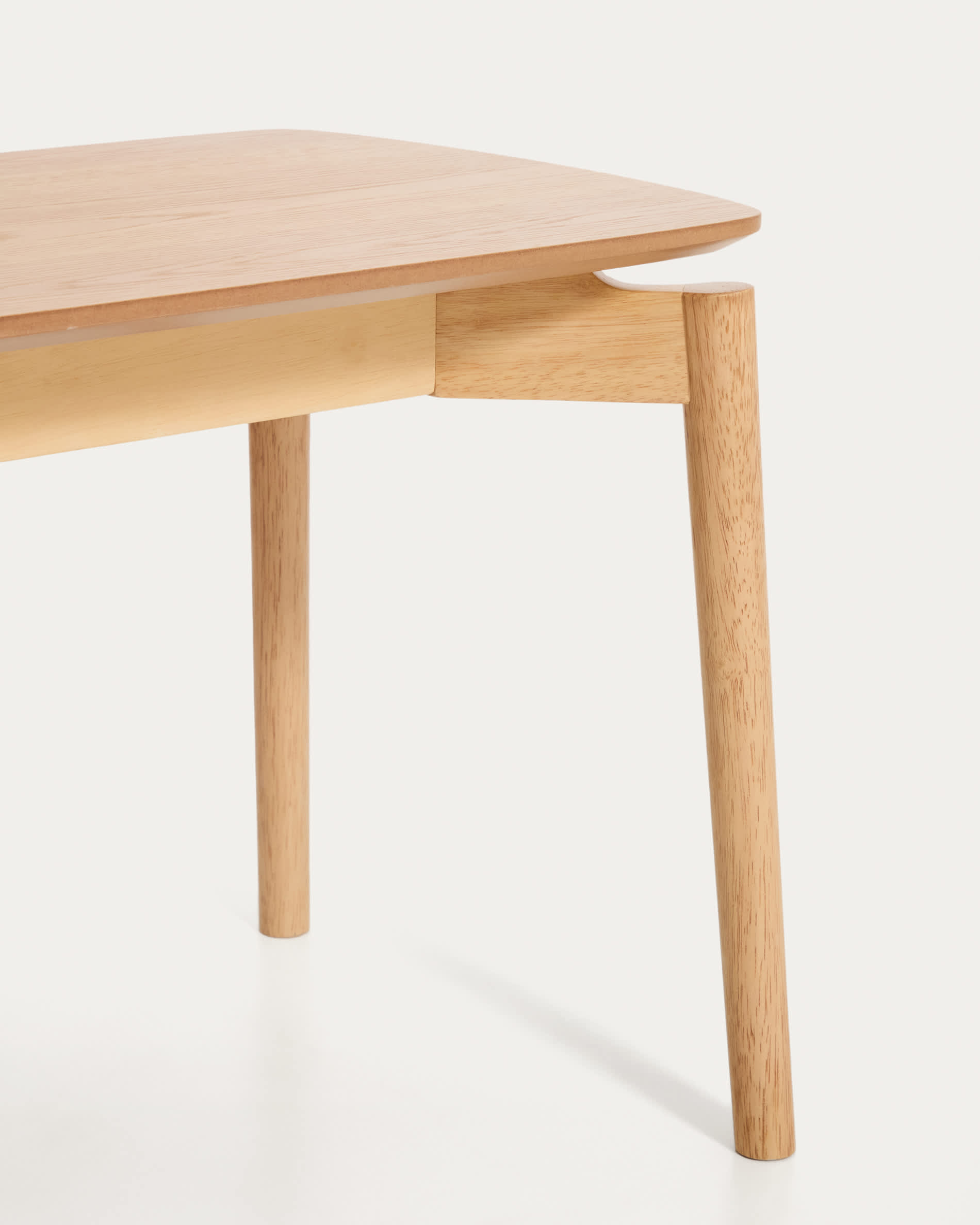 Evera bench in oak veneer with natural finish 122cm