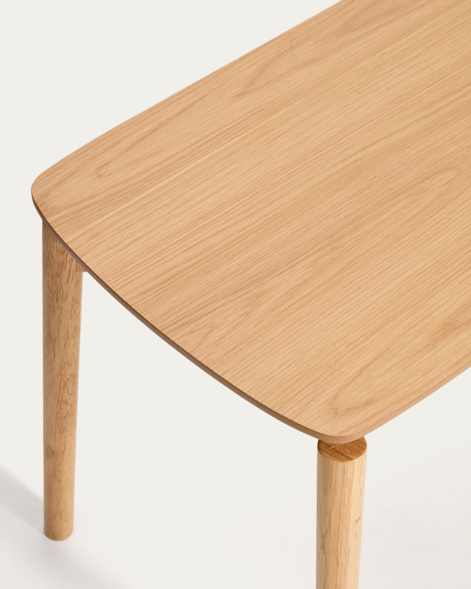Evera bench in oak veneer with natural finish 122cm