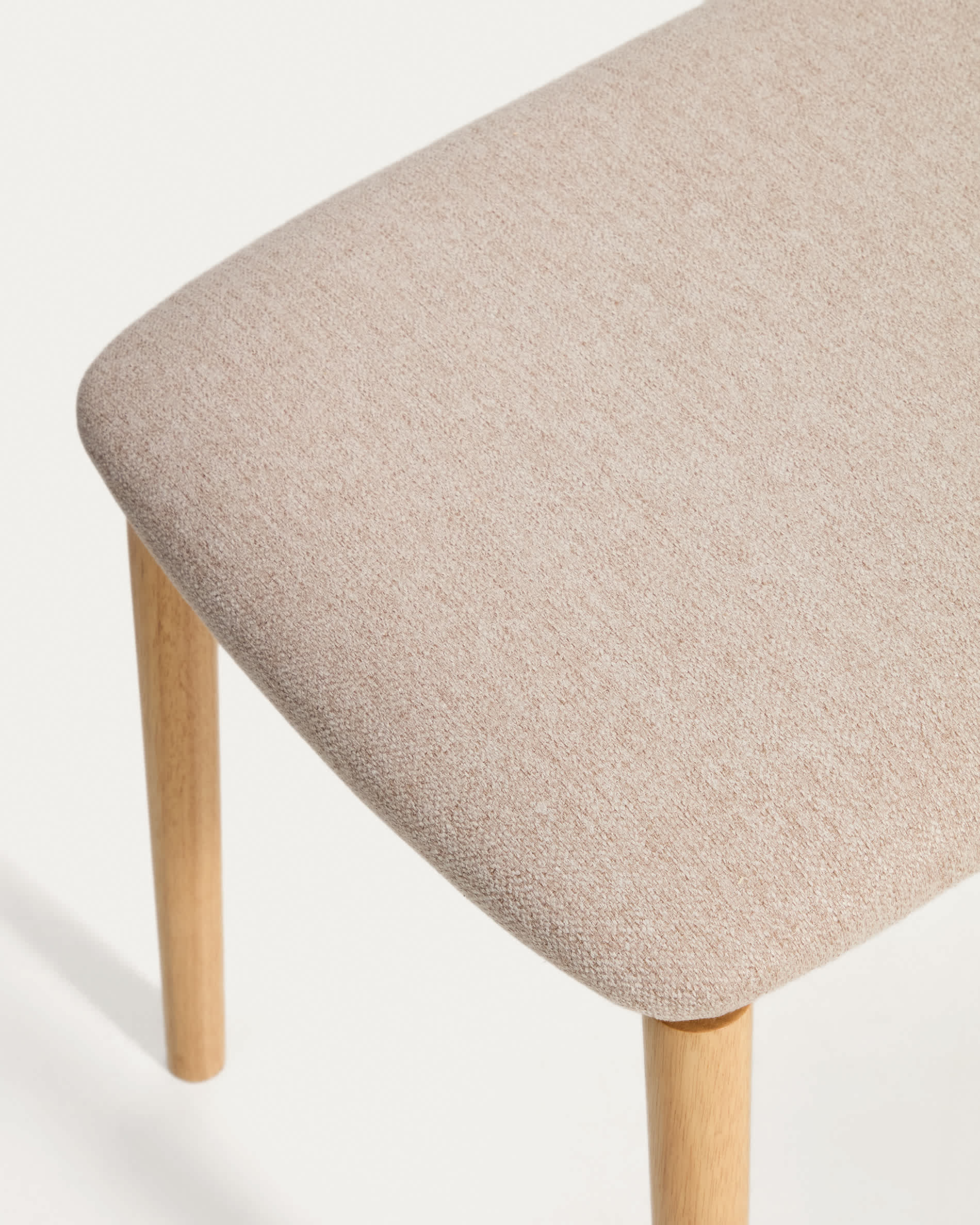 Evera bench in oak veneer with natural finish and beige chenille 122cm