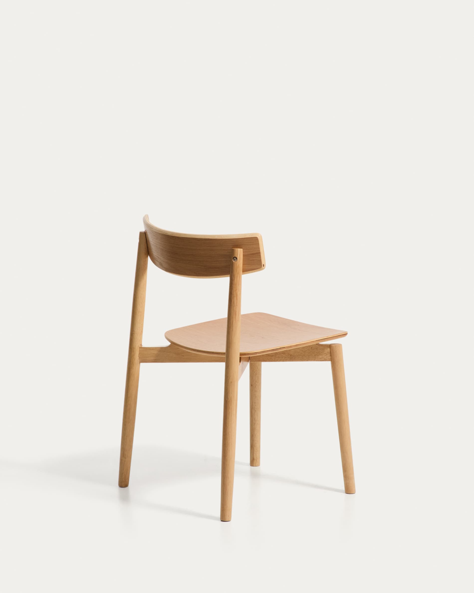 Evera chair in oak veneer with natural finish