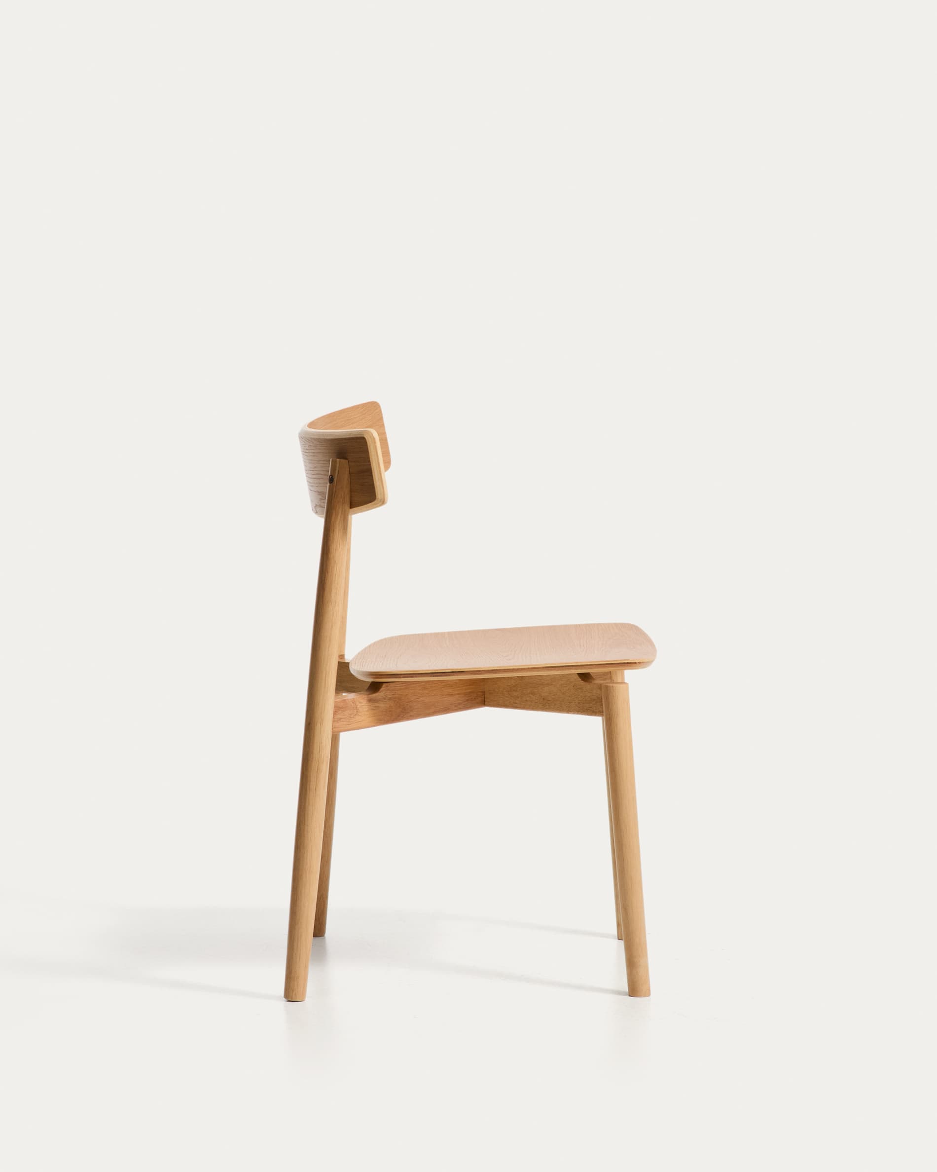 Evera chair in oak veneer with natural finish