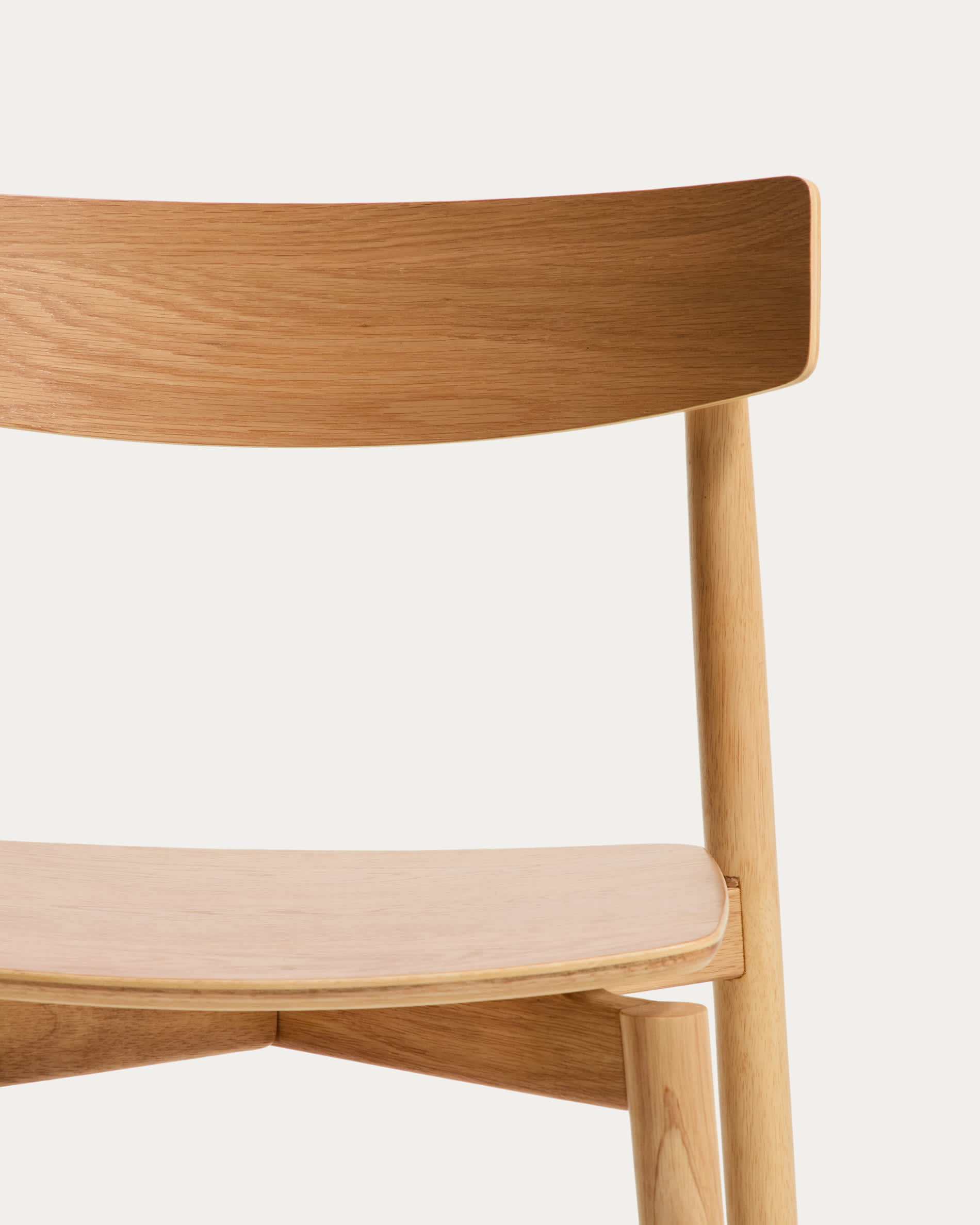 Evera chair in oak veneer with natural finish
