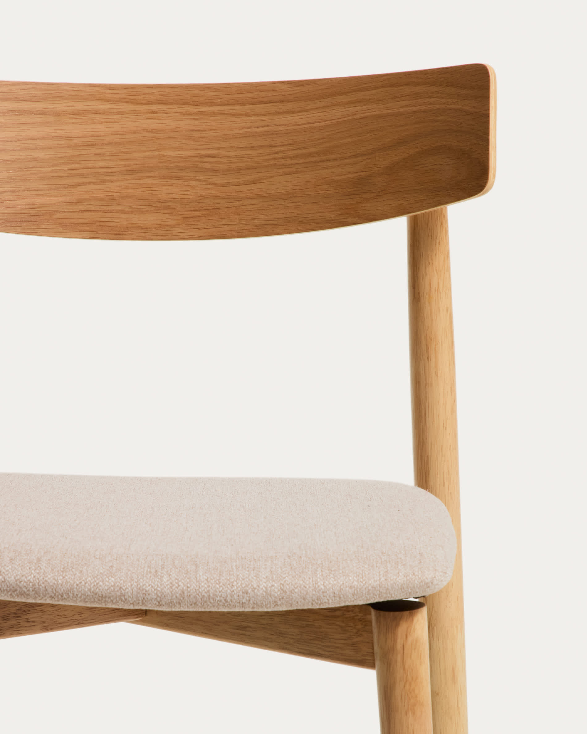 Evera chair in oak veneer with natural finish and beige chenille