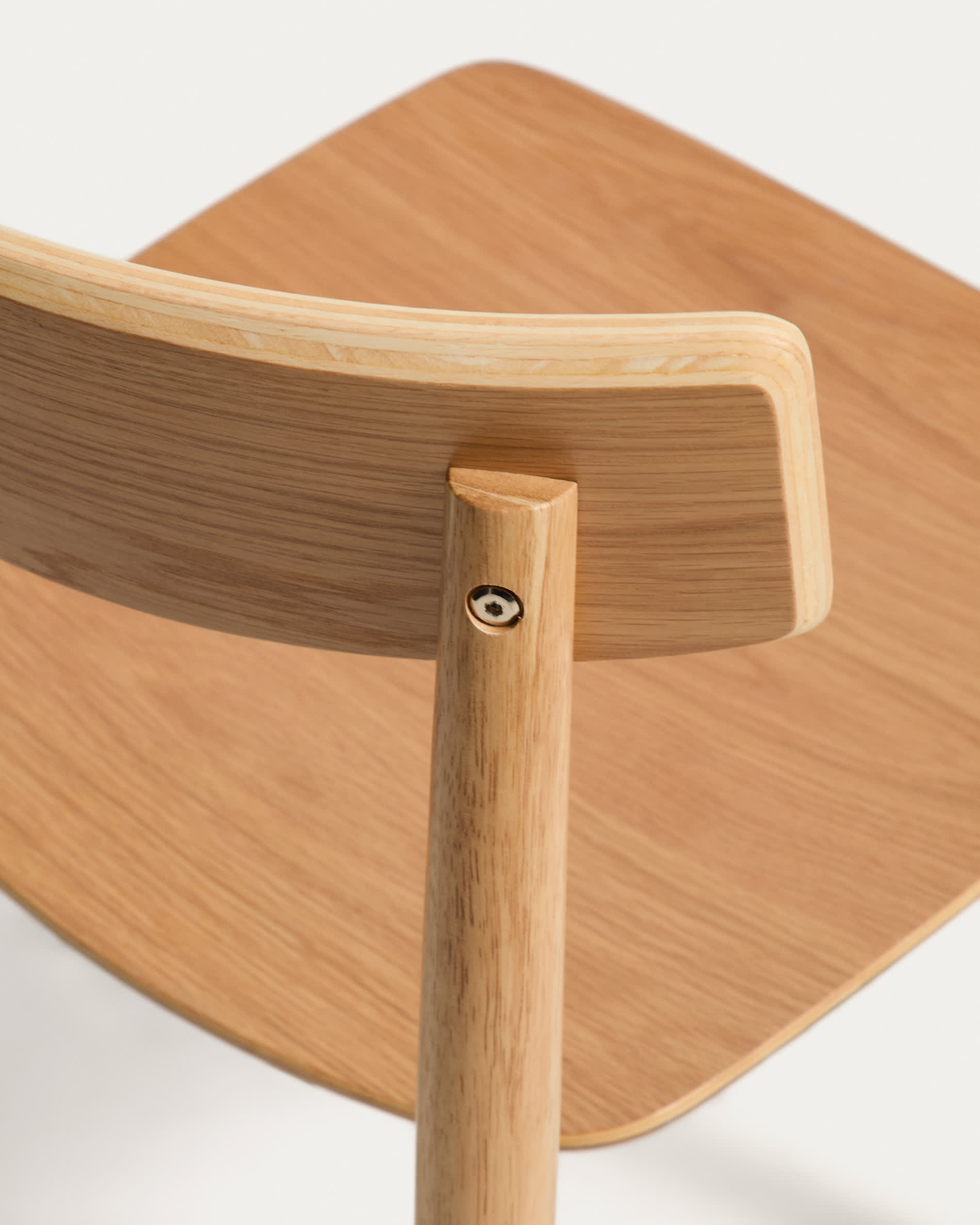 Evera chair in oak veneer with natural finish