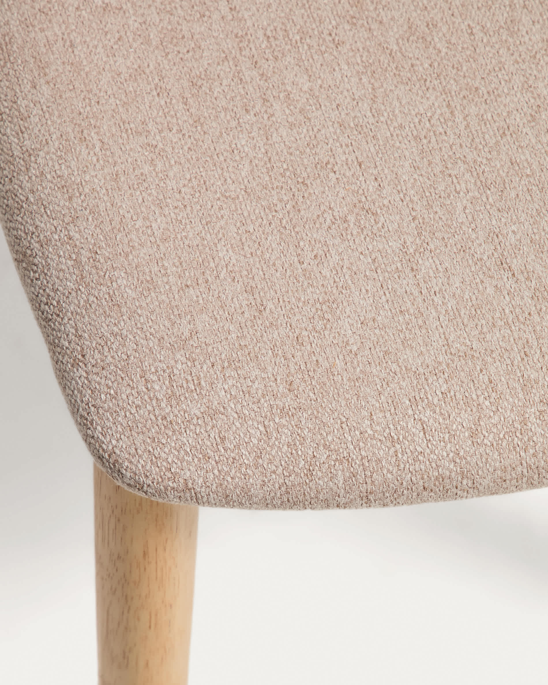 Evera chair in oak veneer with natural finish and beige chenille