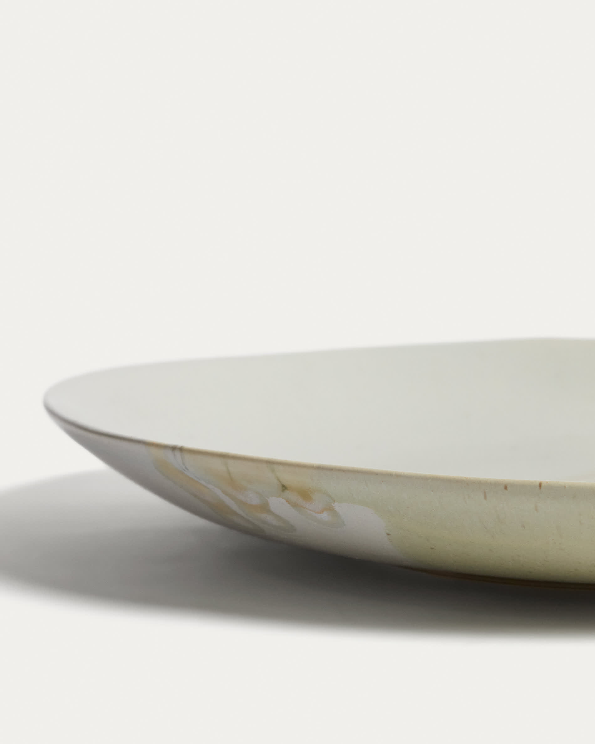 Arvela grey ceramic centrepiece