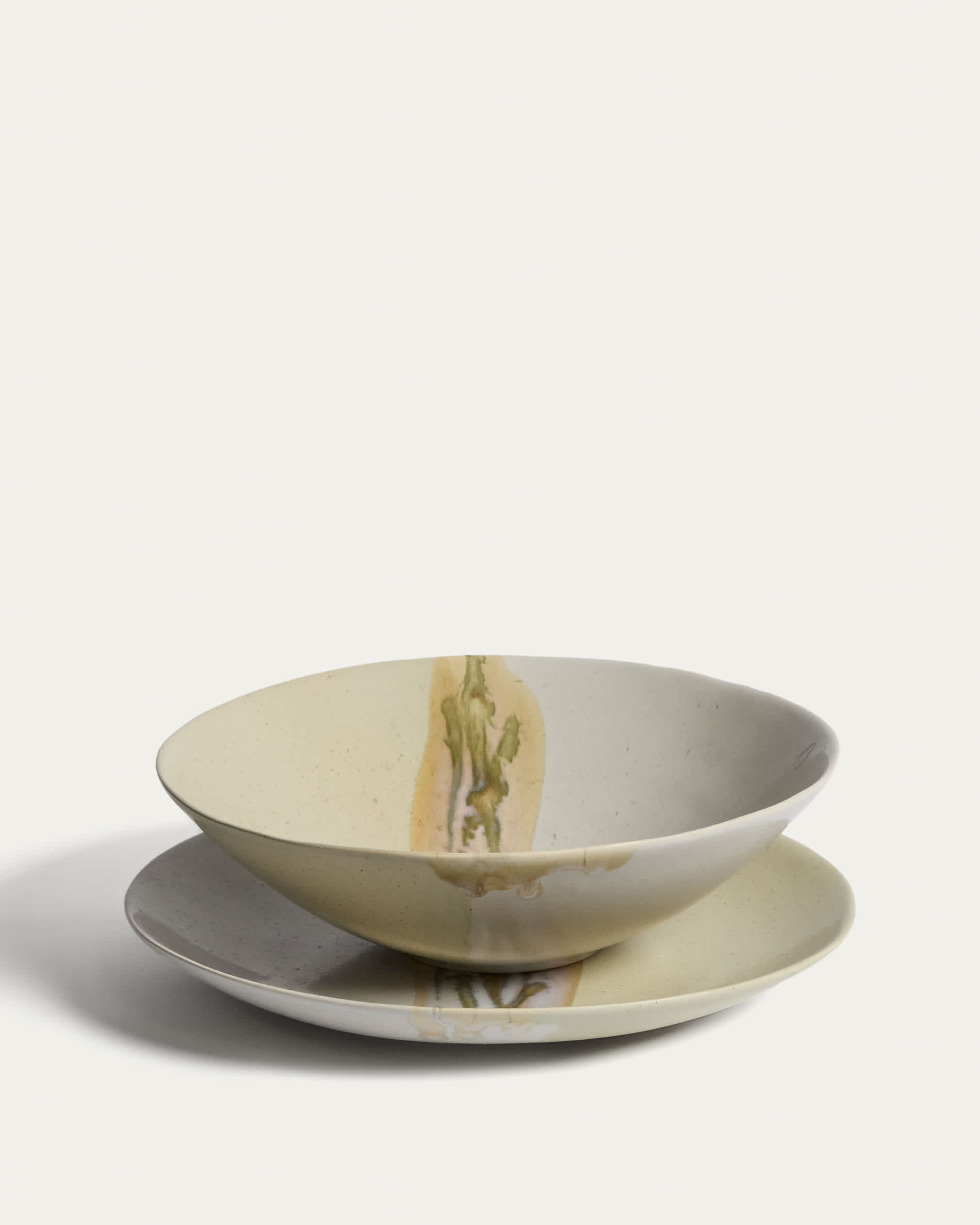 Arvela grey ceramic centrepiece