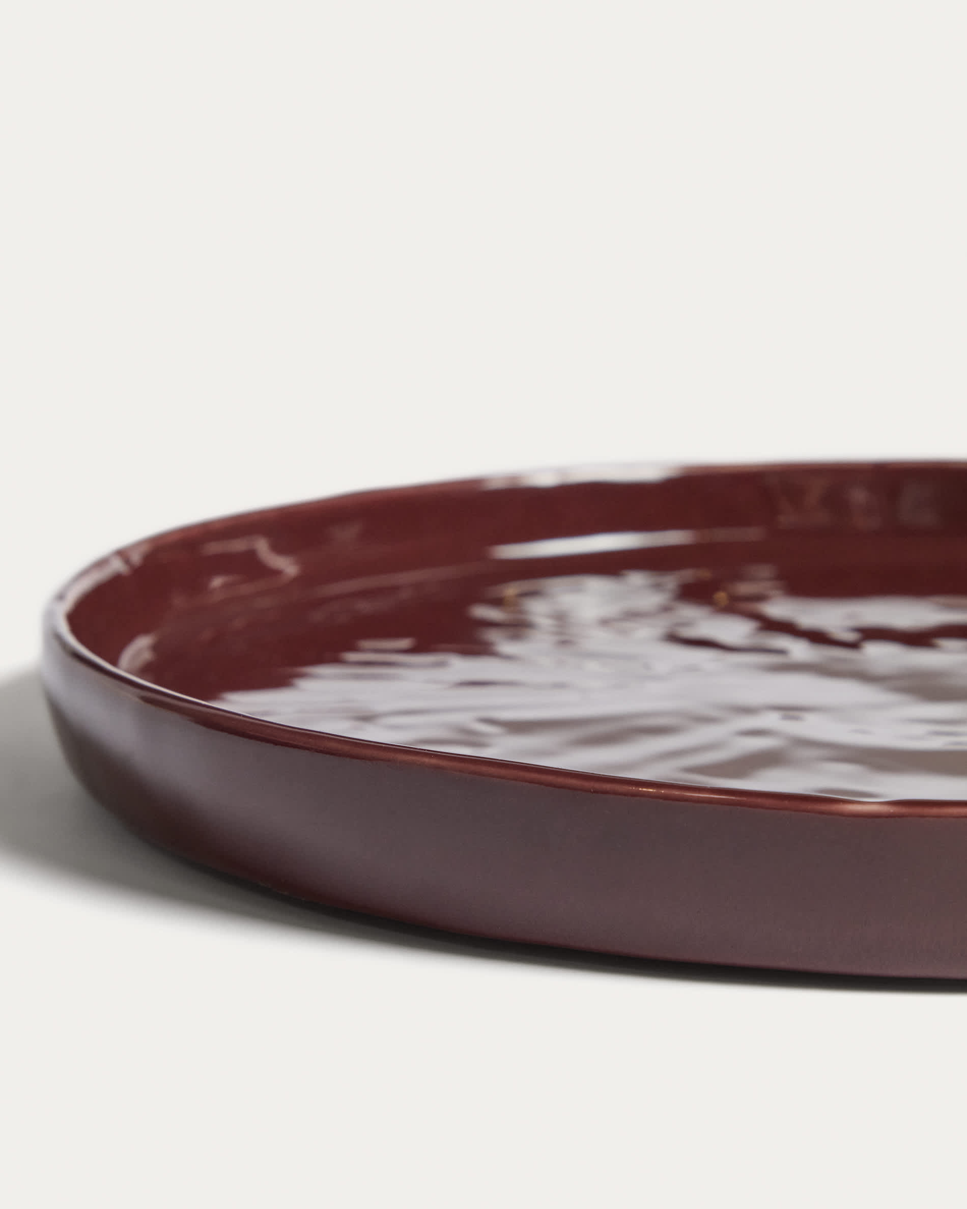 Daner burgundy ceramic plate