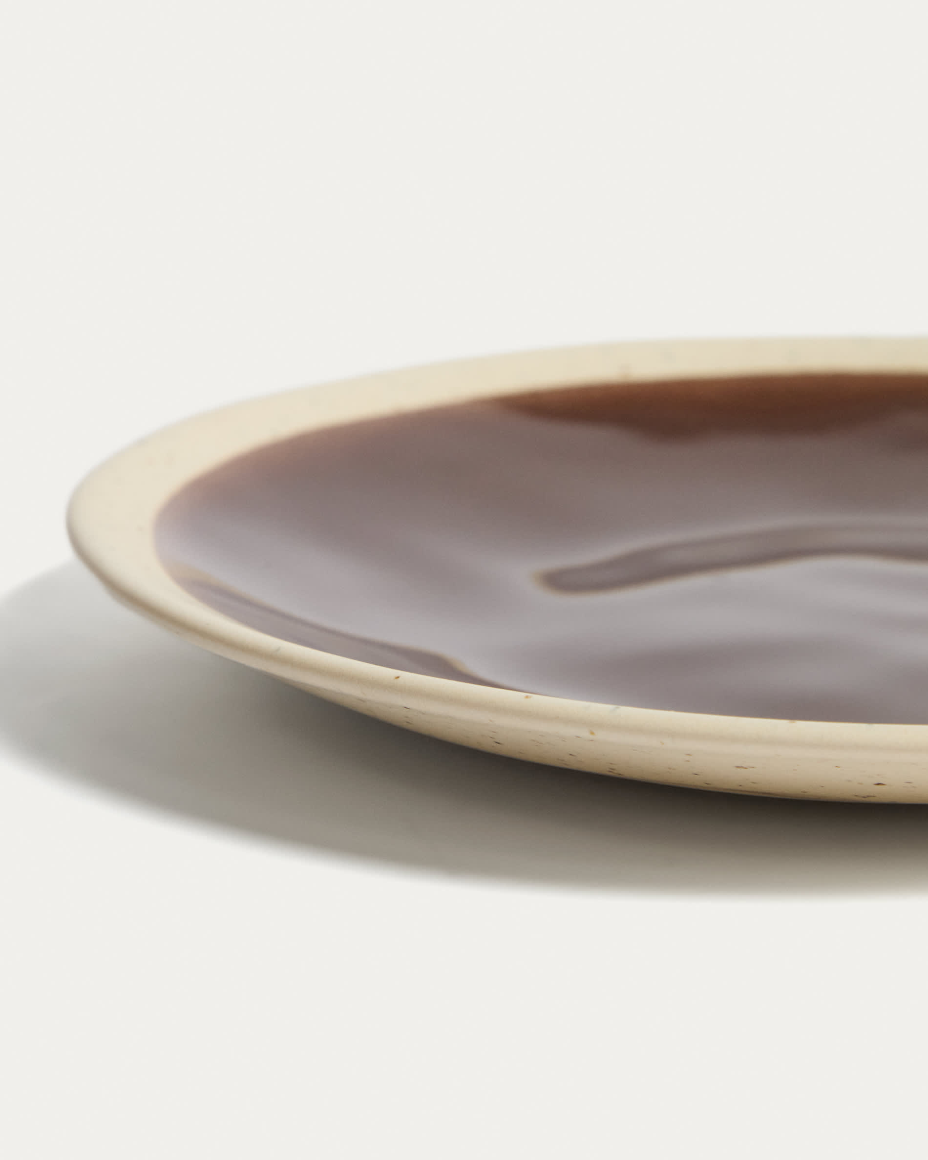 Nale beige ceramic dessert plate with brown bottom