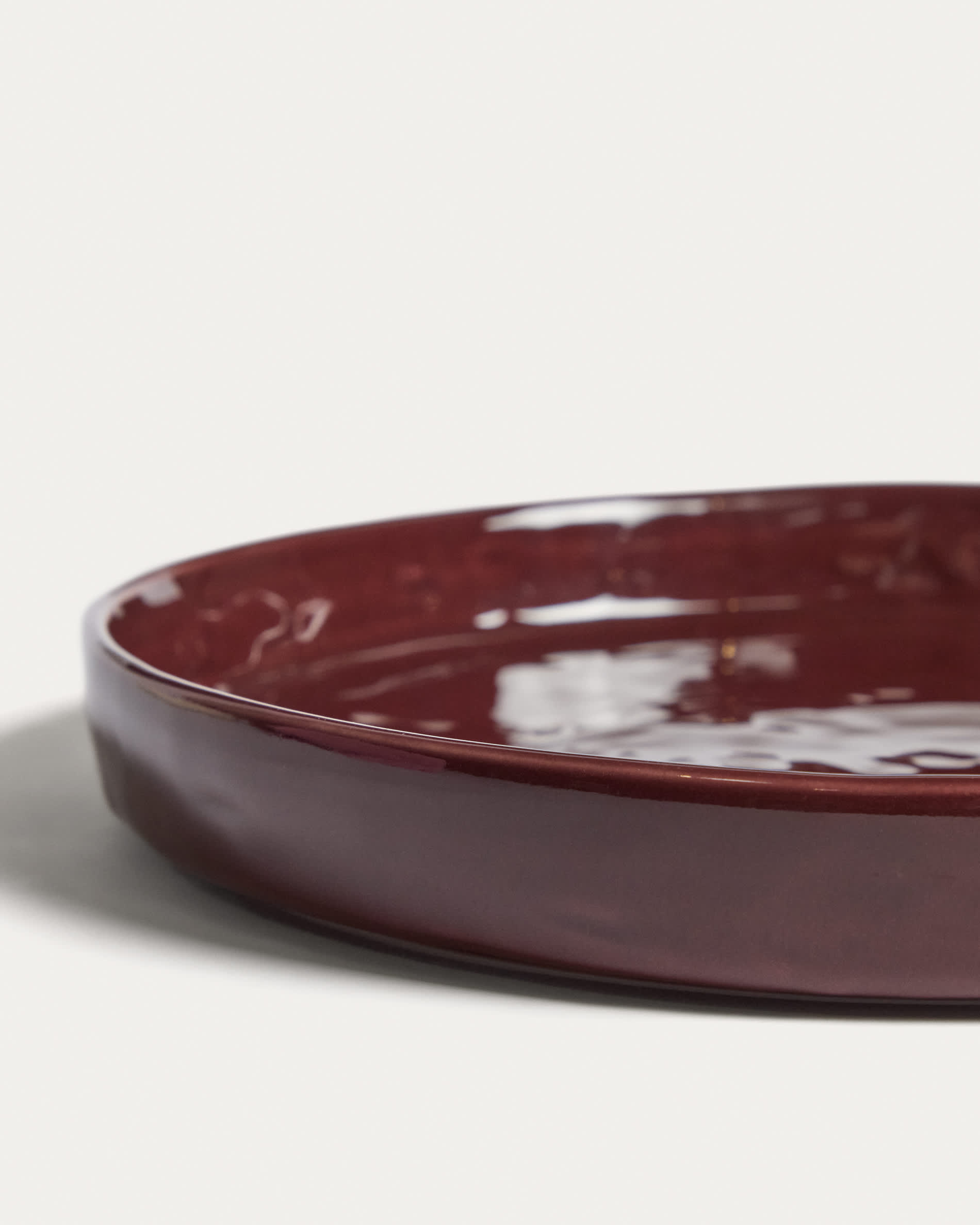 Daner burgundy ceramic dessert plate