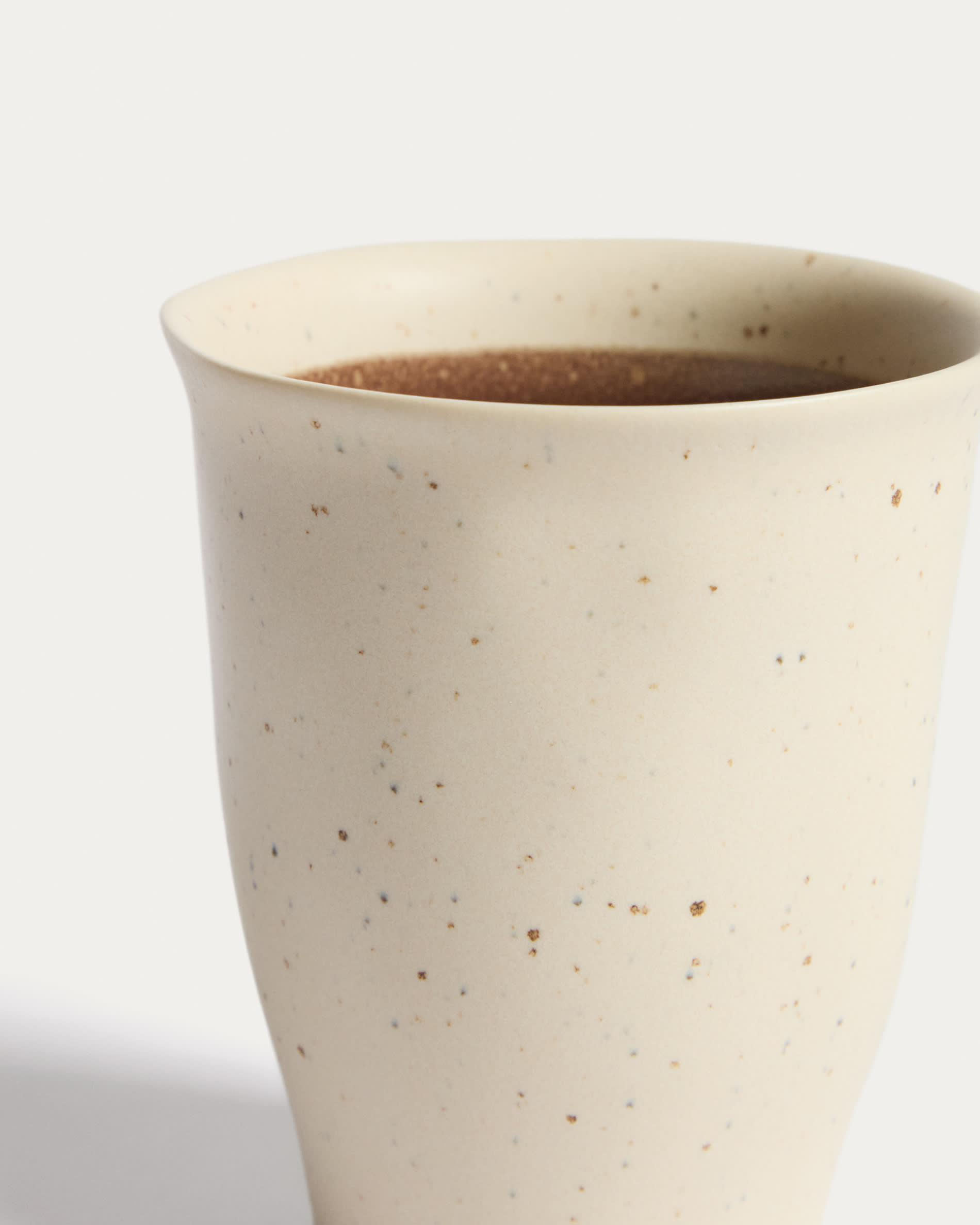 Nale beige ceramic mug with brown bottom