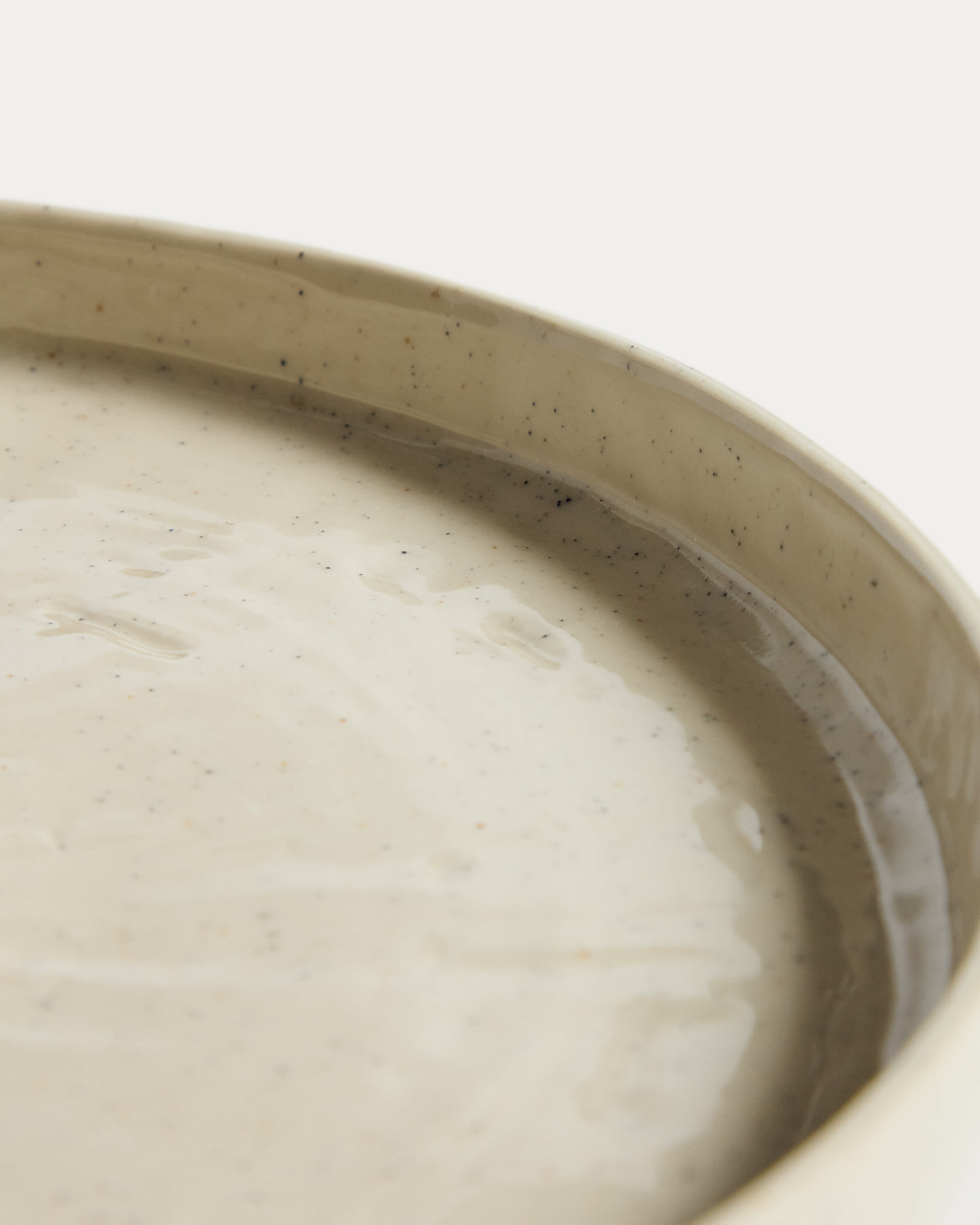 Daner ecru ceramic plate