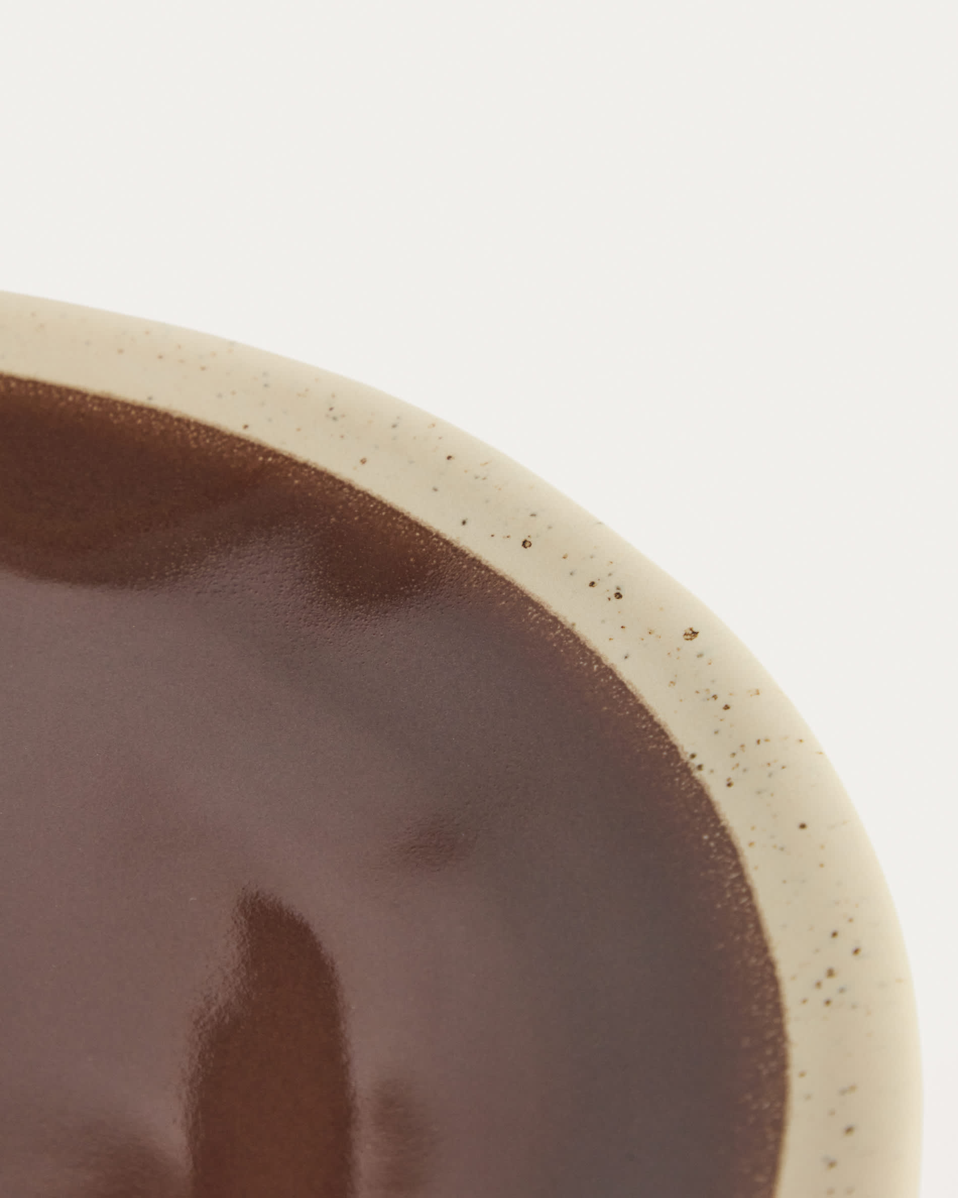 Nale beige ceramic plate with brown bottom