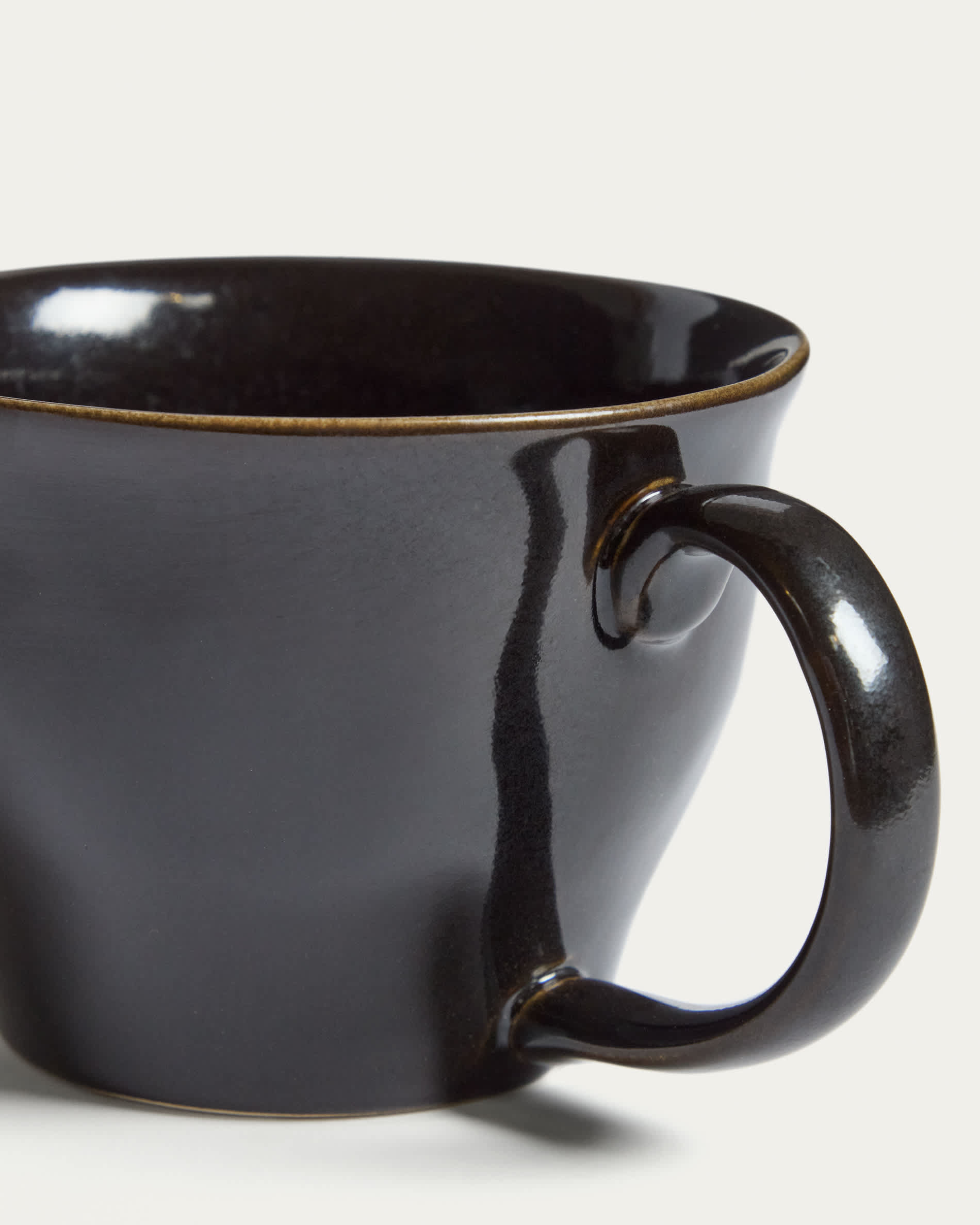 Aderno dark brown ceramic mug