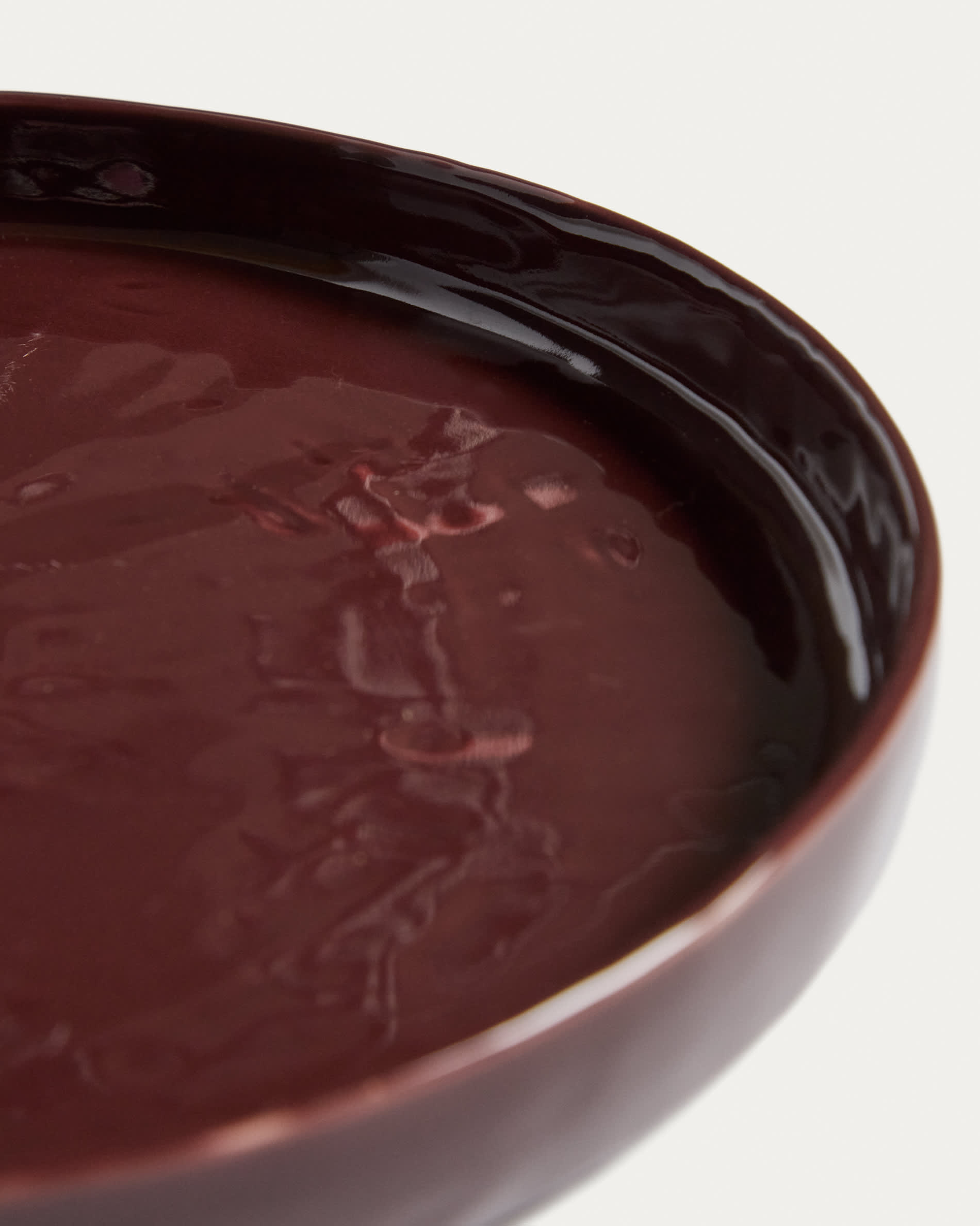 Daner burgundy ceramic plate