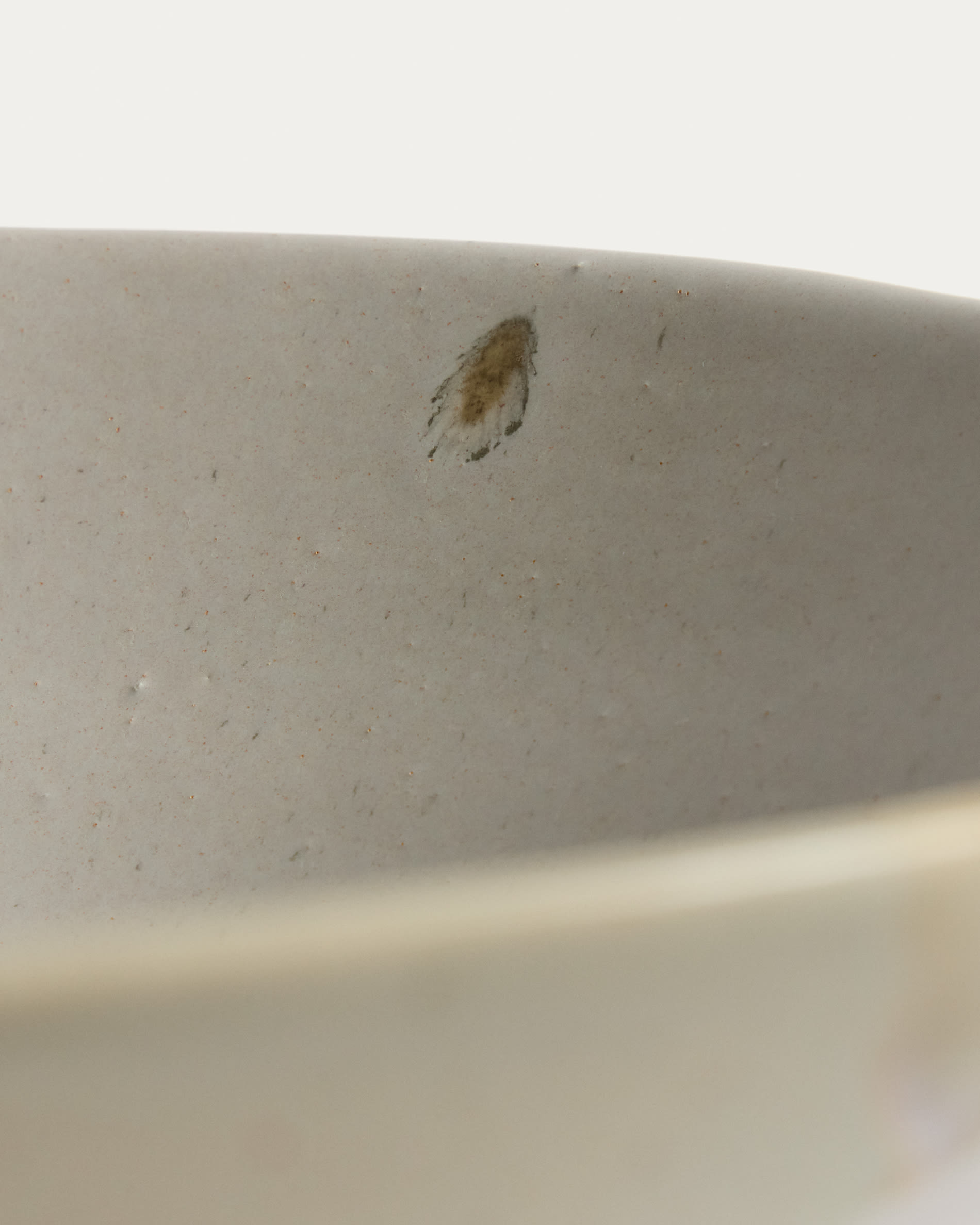 Arvela grey ceramic centrepiece