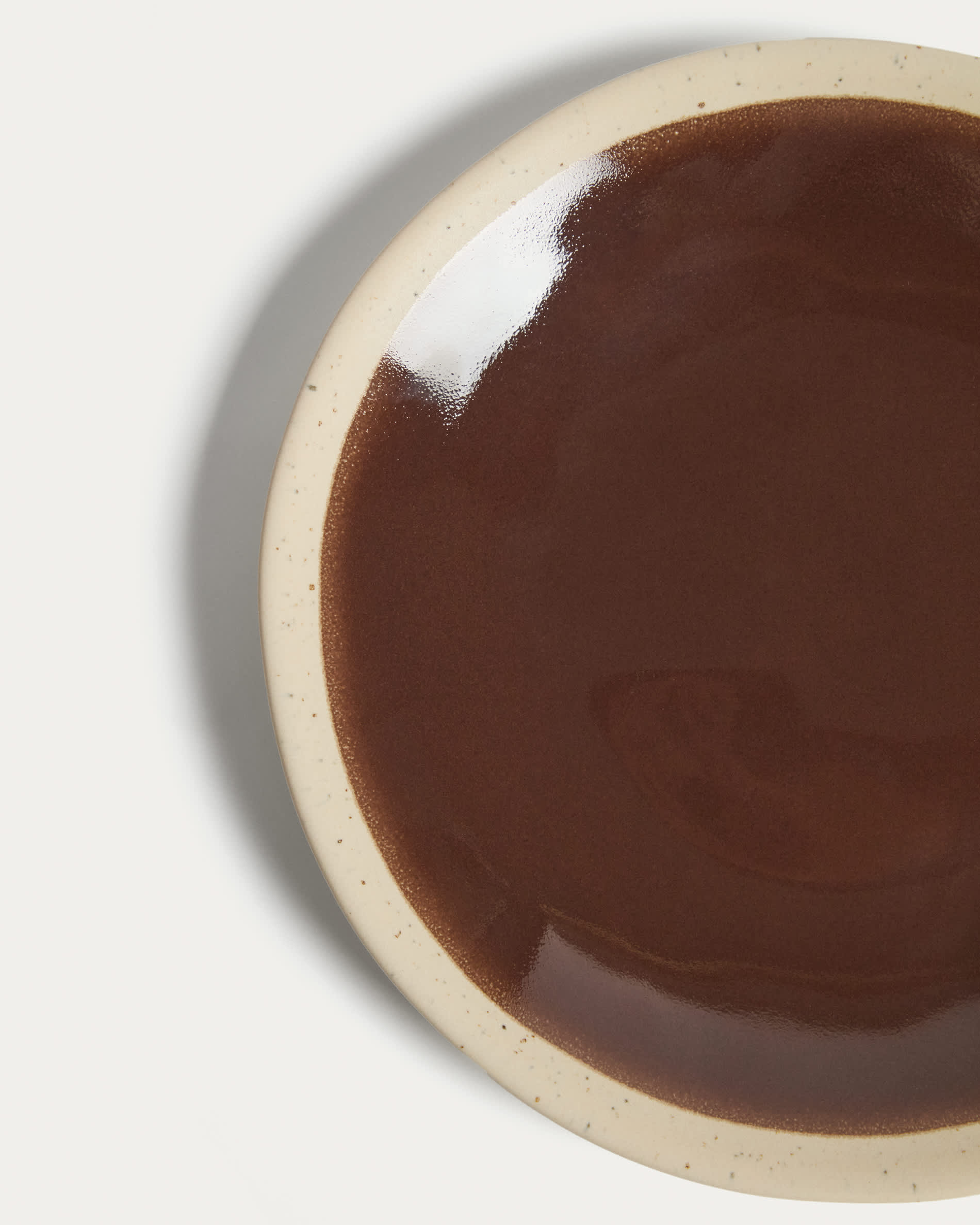Nale beige ceramic dessert plate with brown bottom