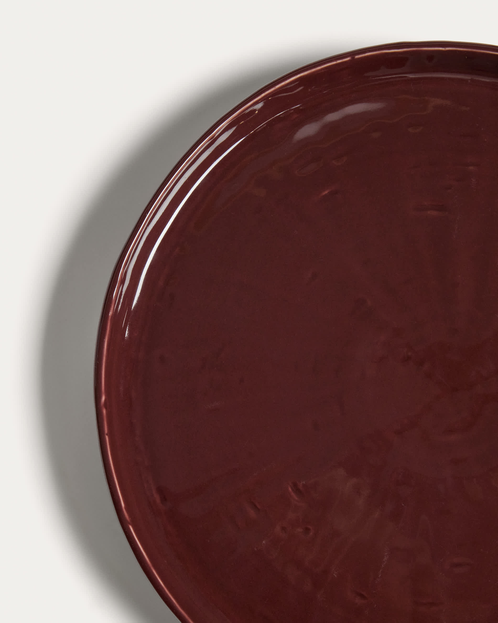 Daner burgundy ceramic plate