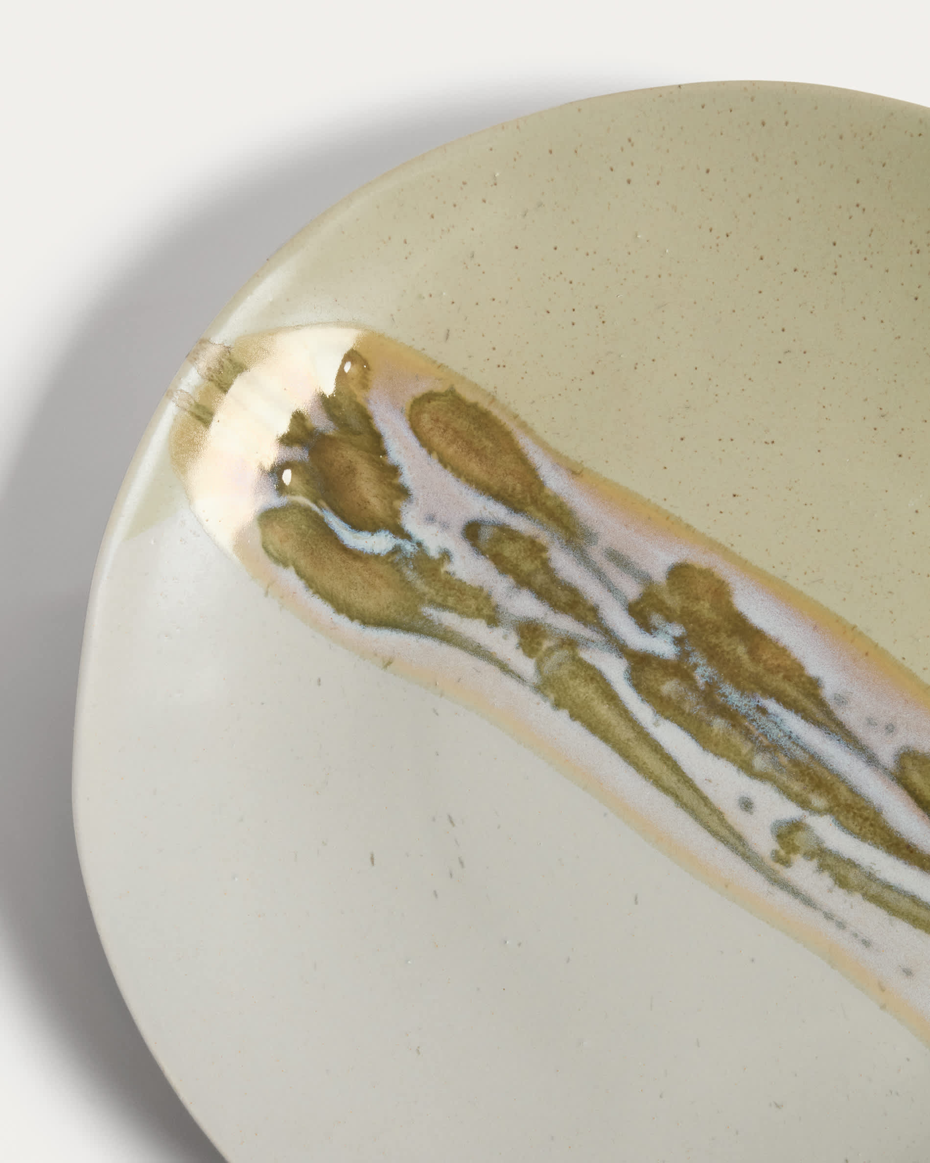 Arvela grey ceramic centrepiece