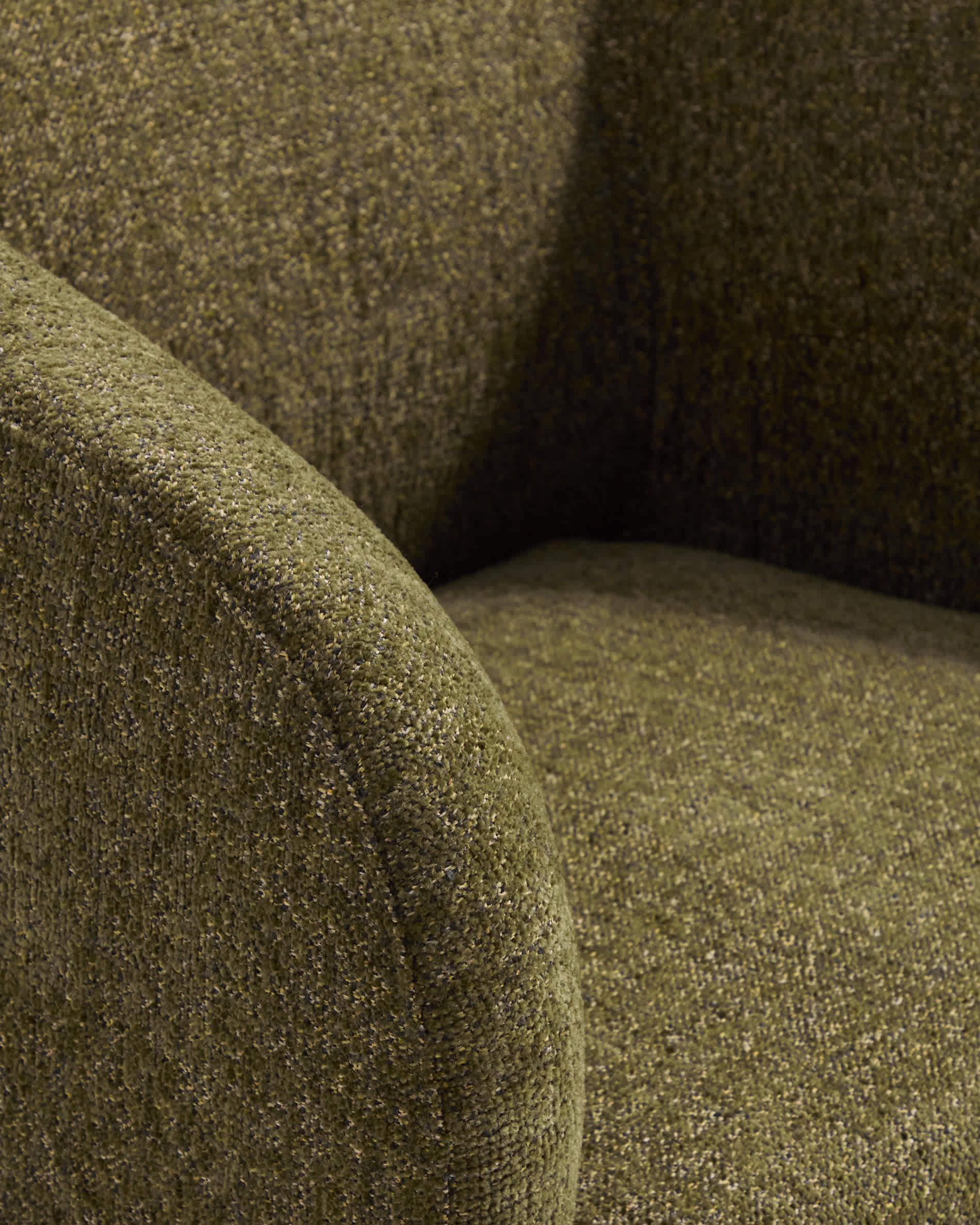 Milare armchair in olive green chenille 73 cm FSC 100%