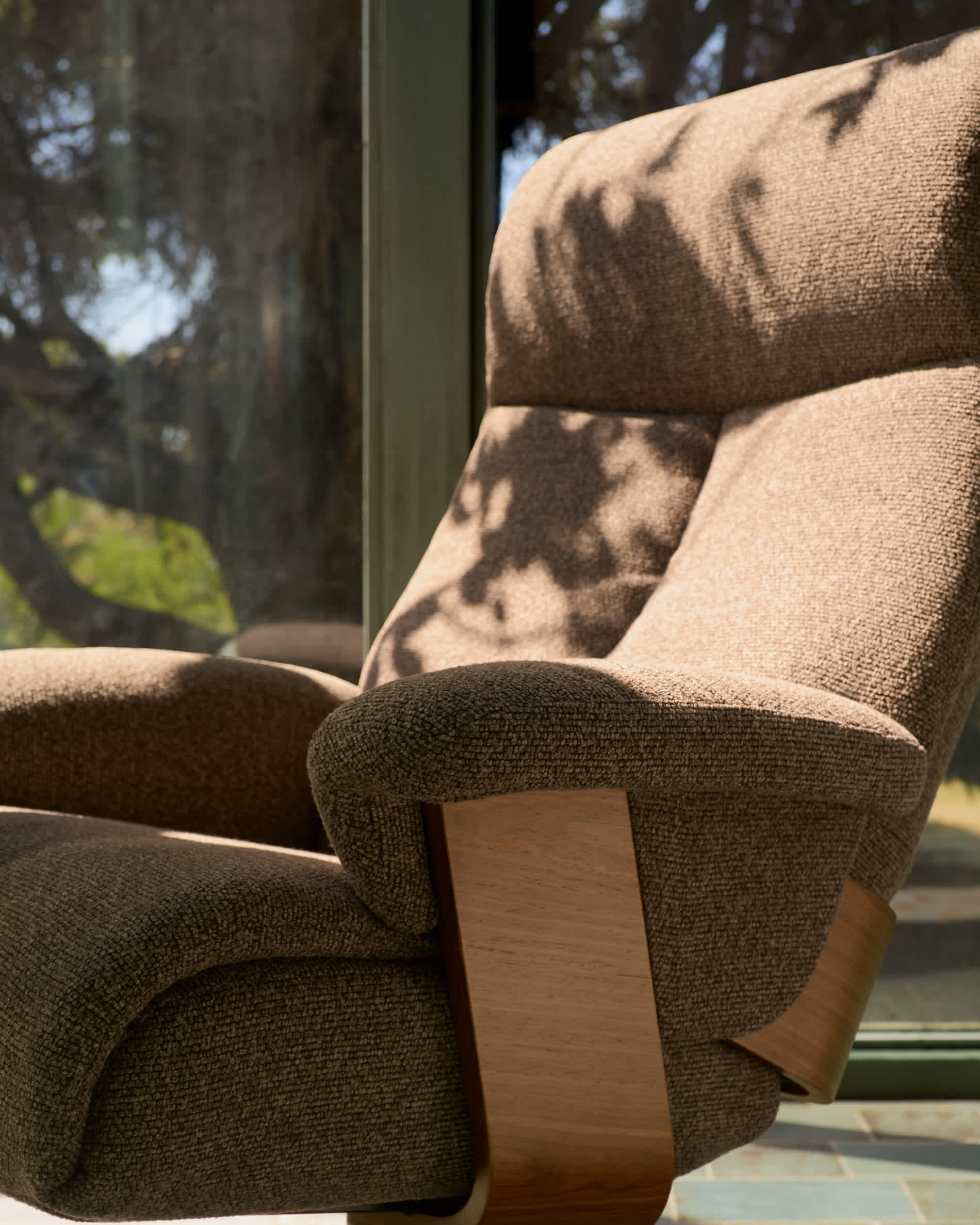 Toriel chocolate brown micro bouclé reclining swivel armchair with footrest and black-finish aluminium legs FSC Mix Credit