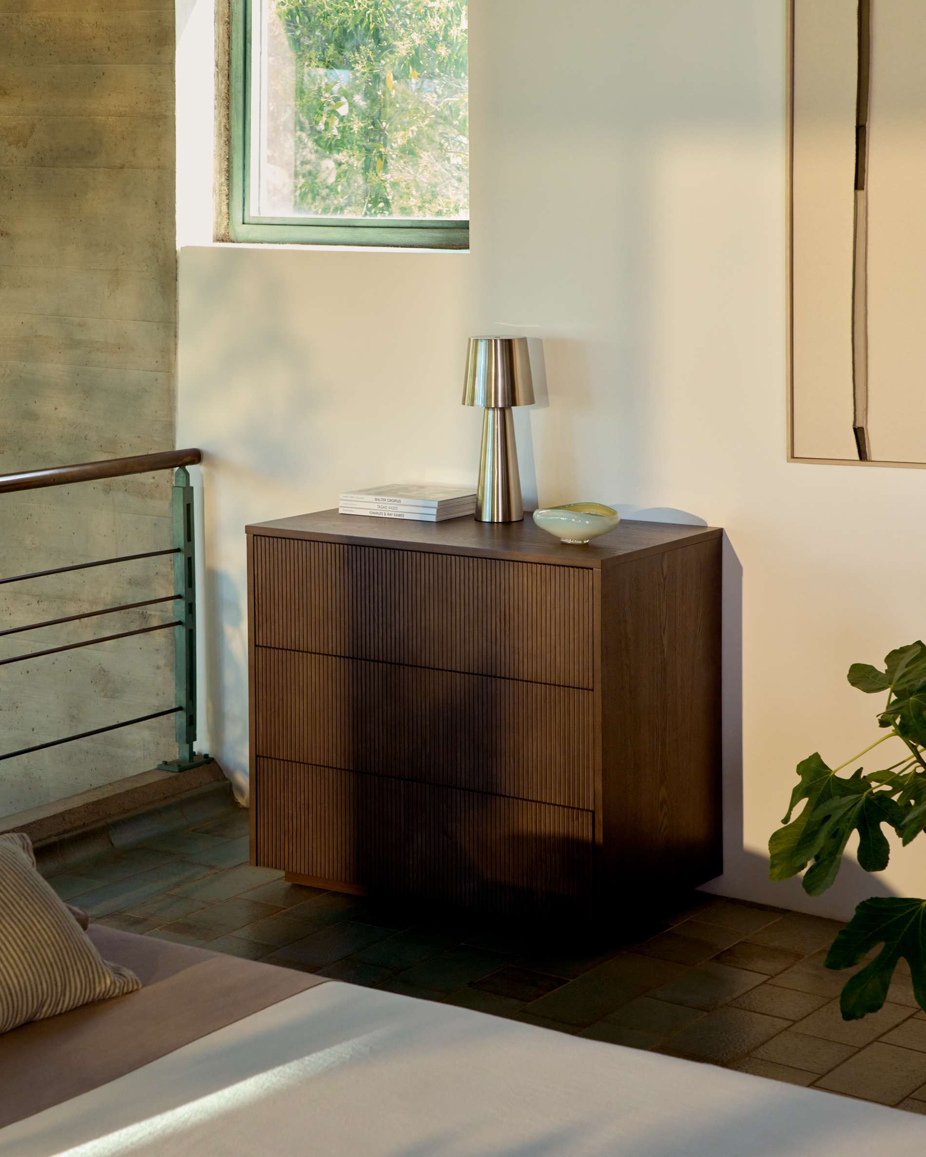 Arenys large table lamp in metal with a shiny silver finish