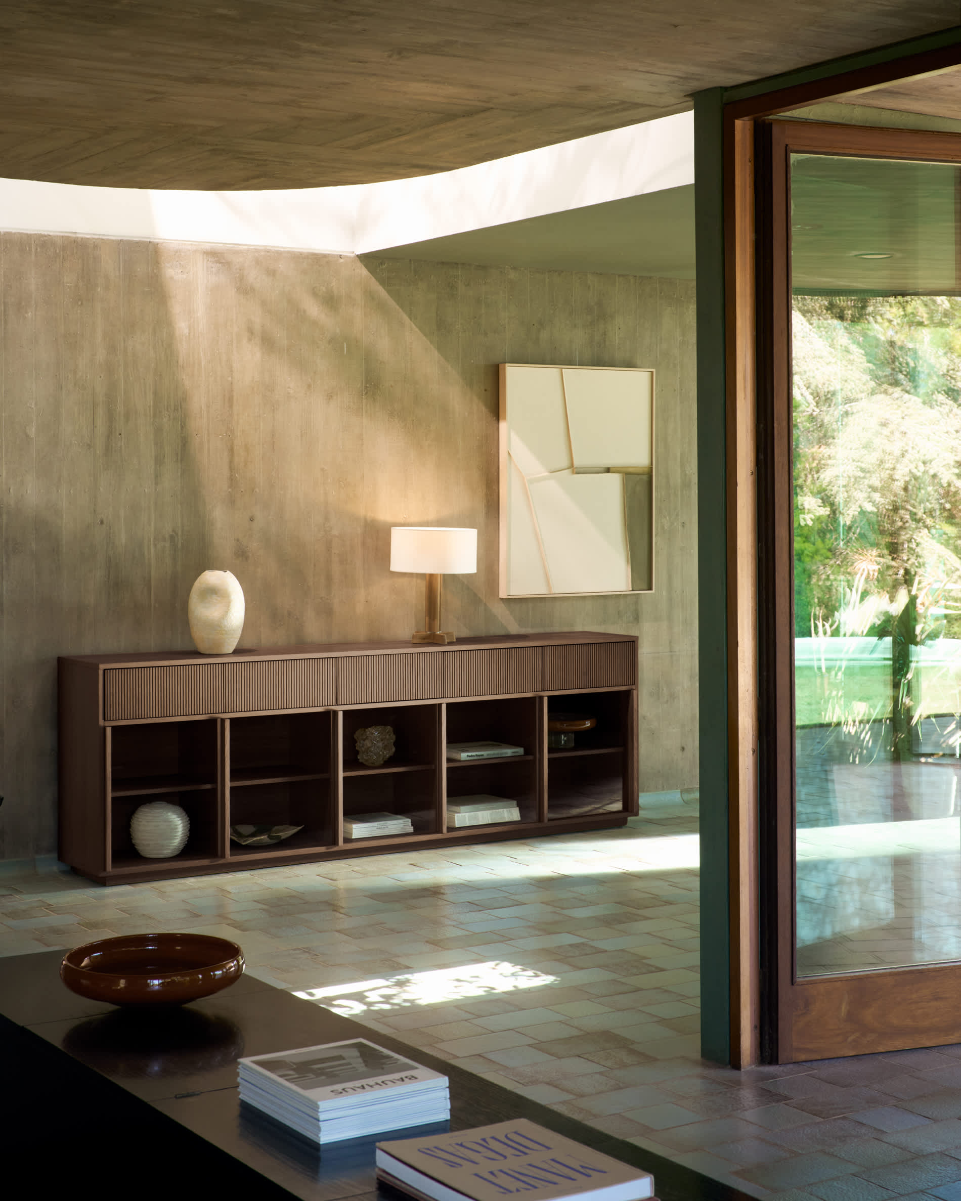 Niani table lamp in rubber wood with natural finish and ivory-coloured cotton lamp shade Ø30cm